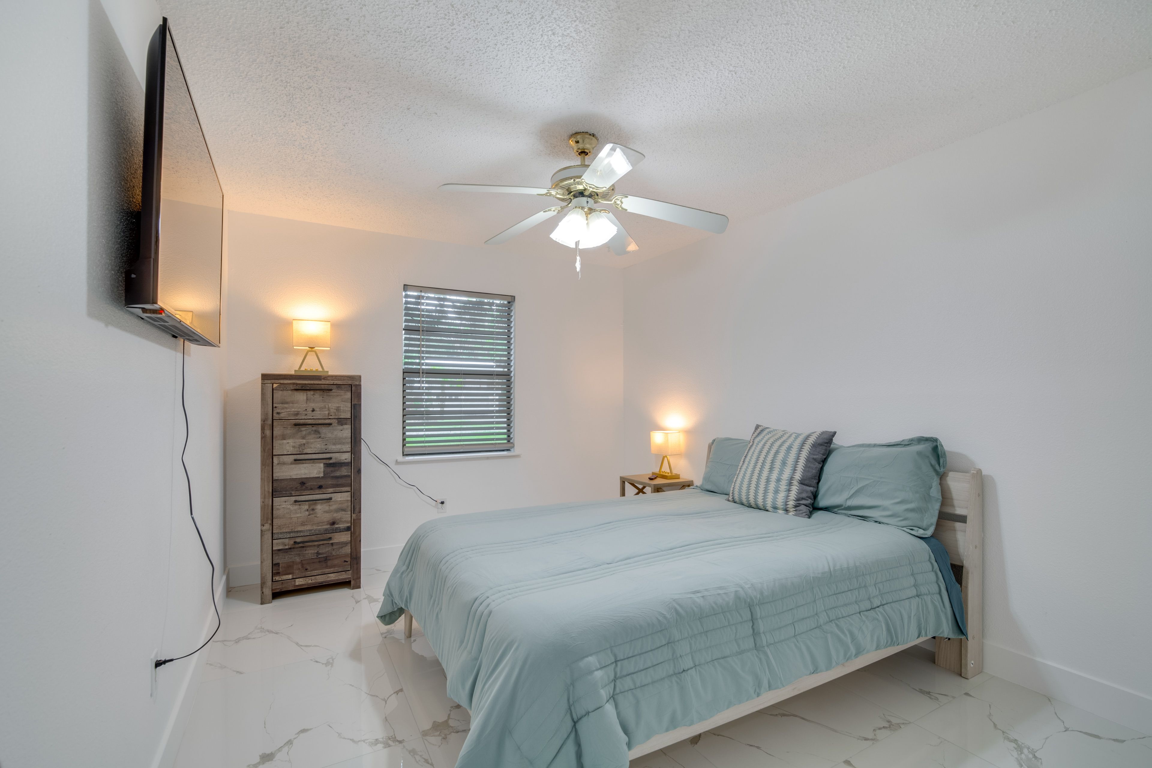 Bedroom 2 | Queen Bed | Smart TV