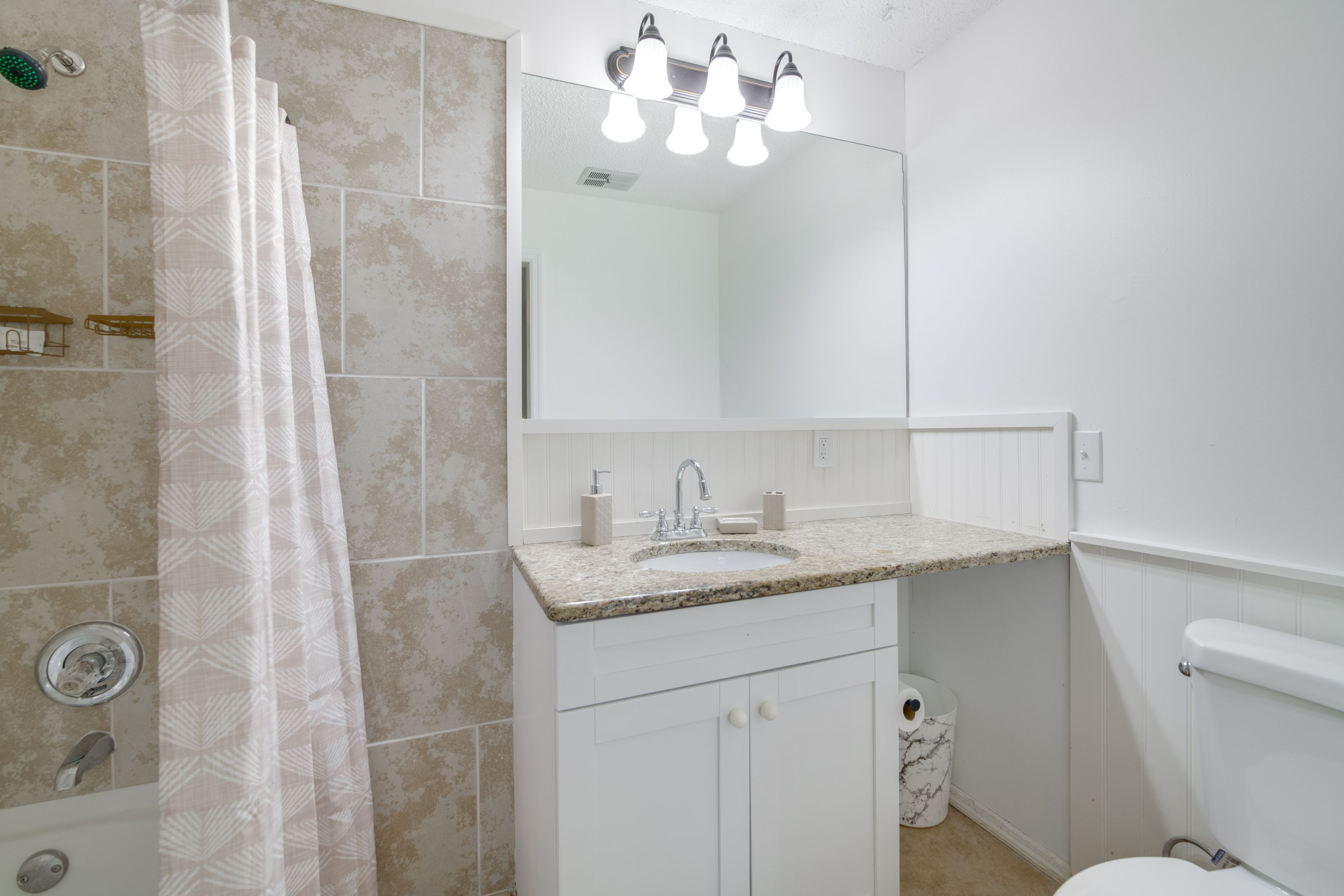 En-Suite Bathroom | Towels Provided