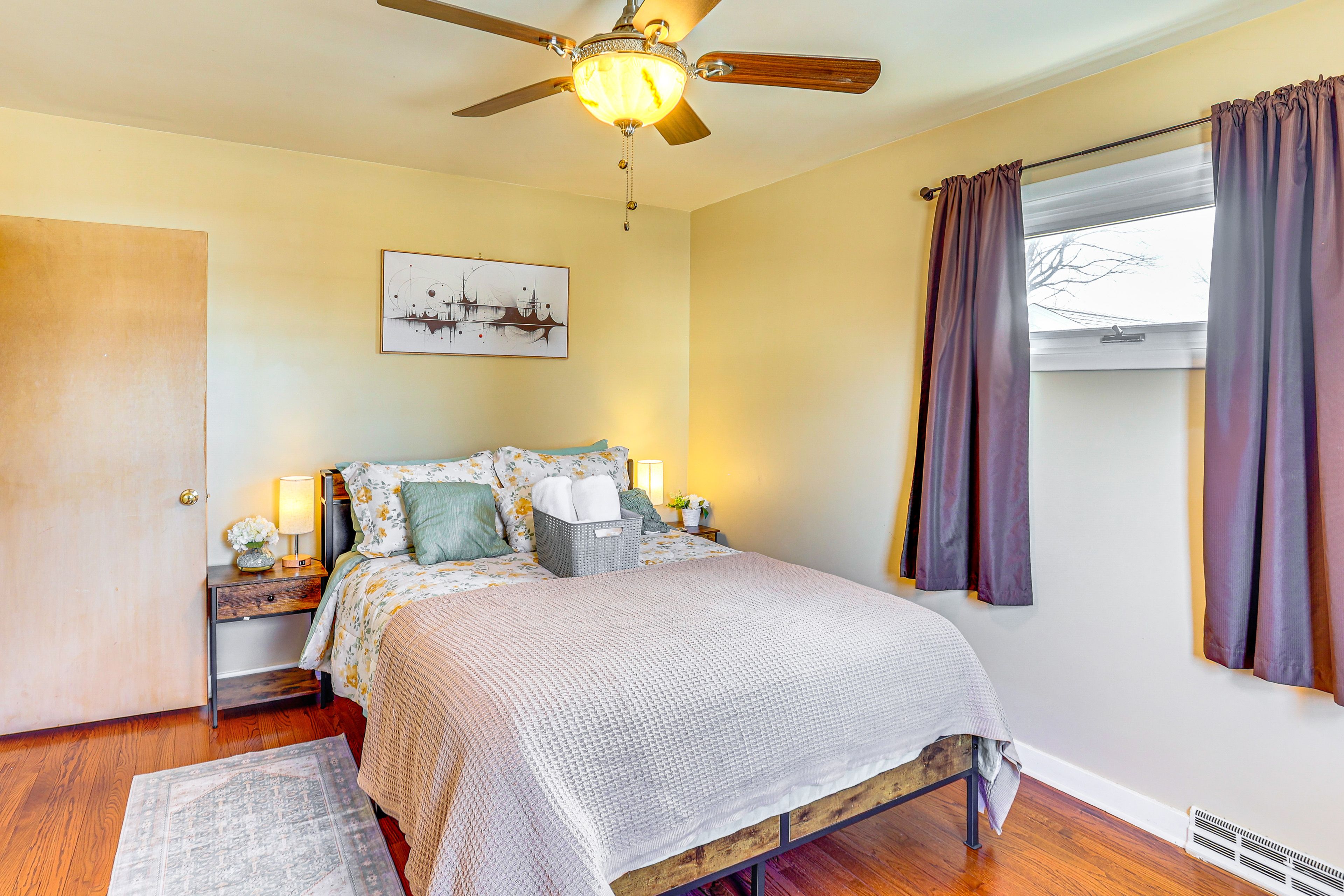 Bedroom 2 | Queen Bed | 2nd Floor | Ceiling Fans