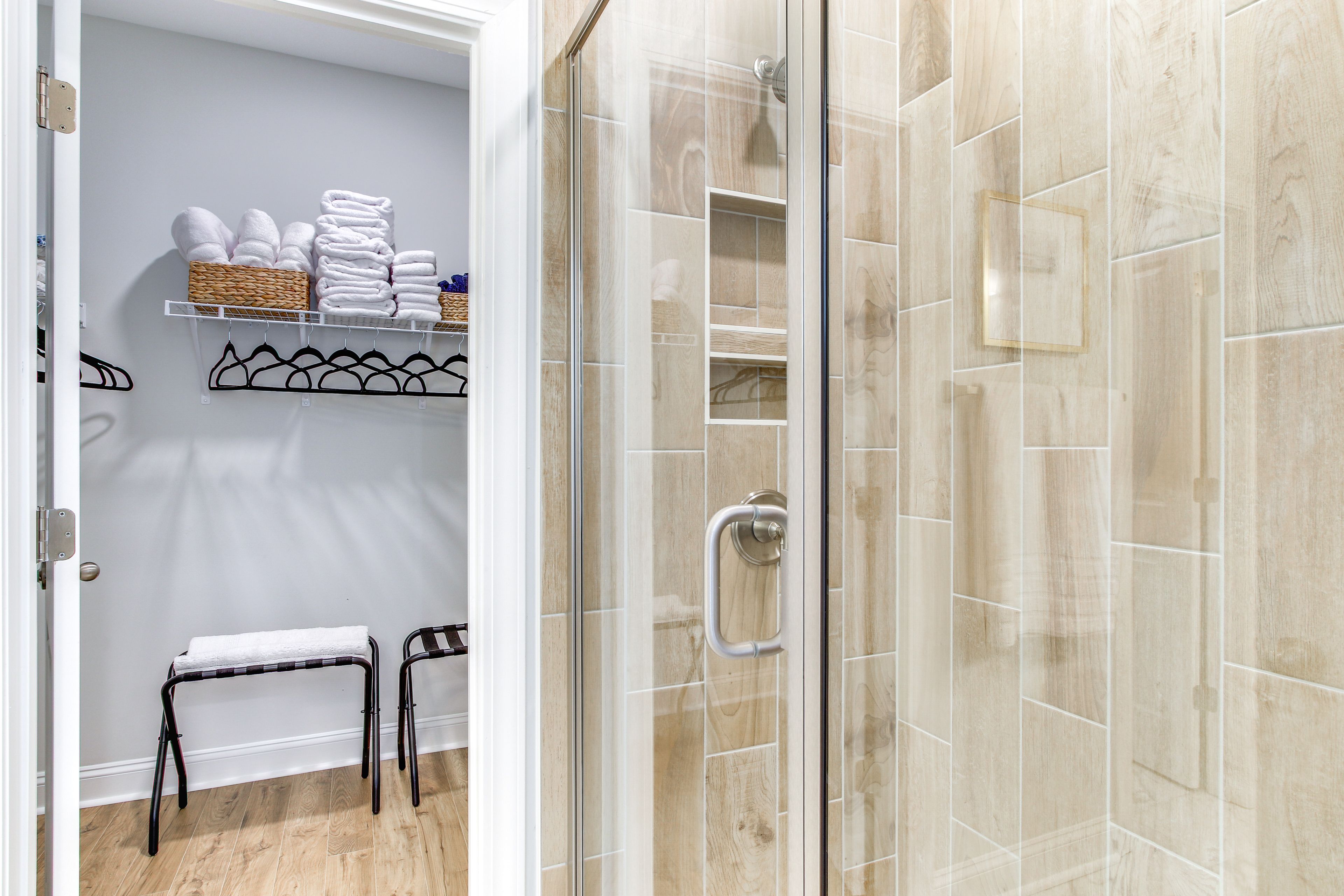 Full Bathroom | 1st Floor | Towels Provided