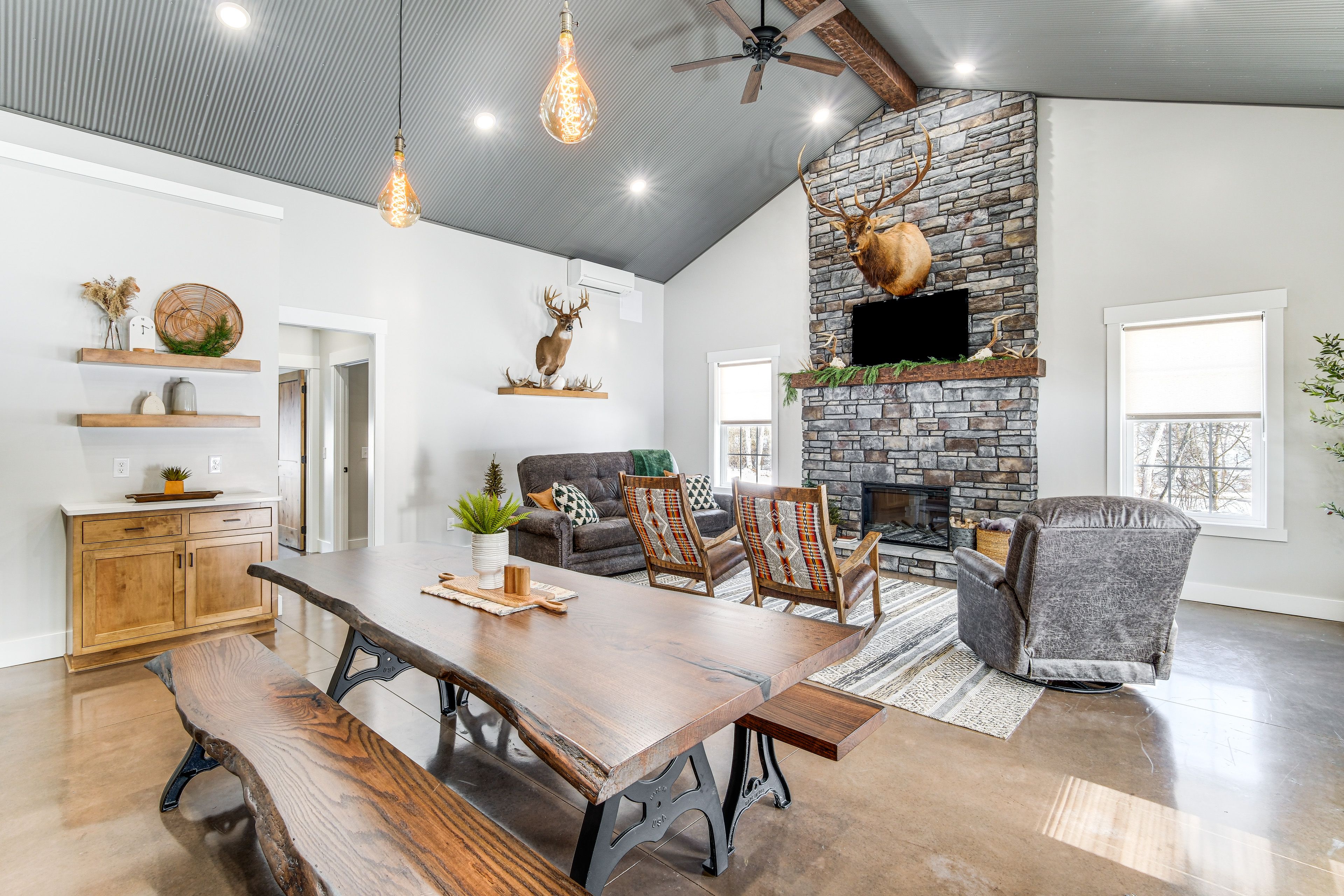 Dining Area | Dishware/Flatware