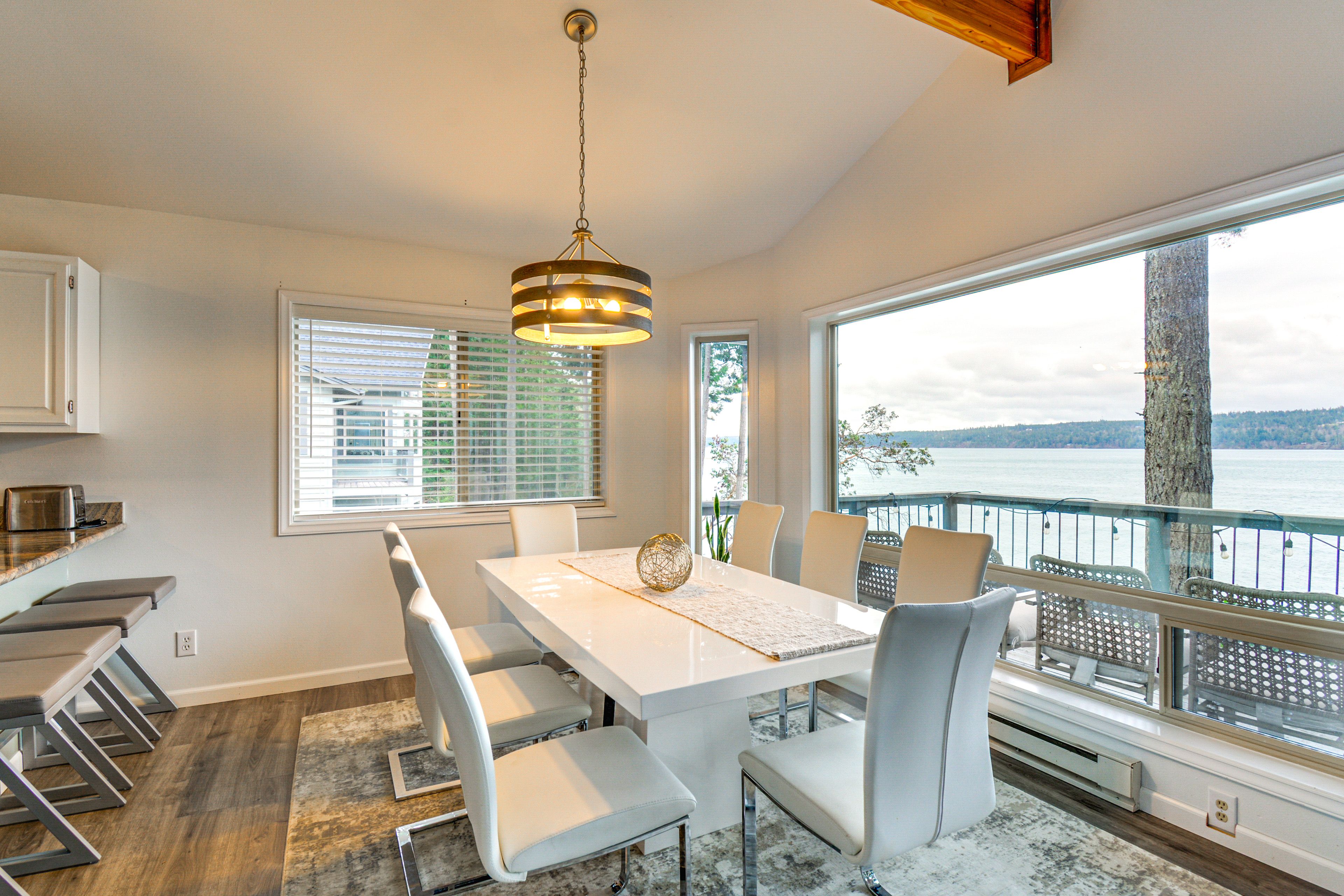 Dining Area | Dishware/Flatware