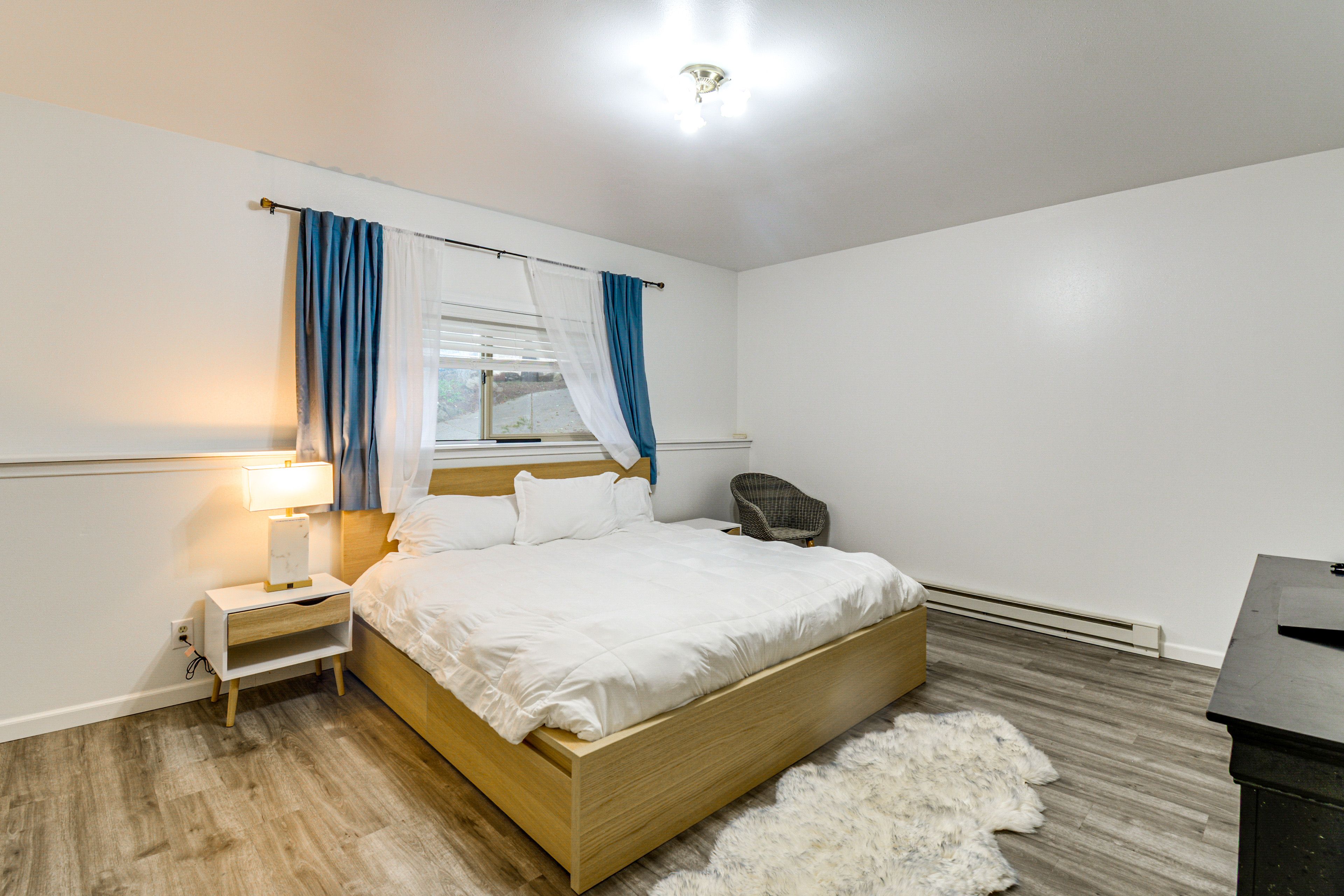 Bedroom 1 | King Bed | Smart TV