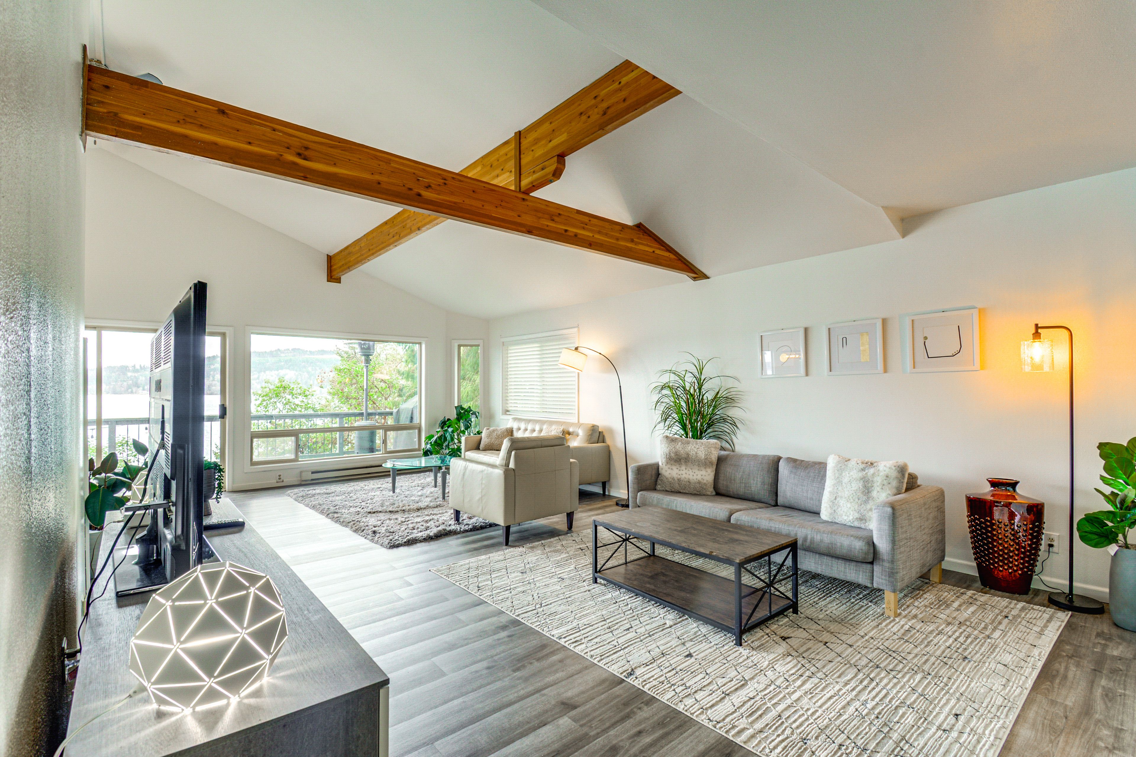 Living Room | Smart TV
