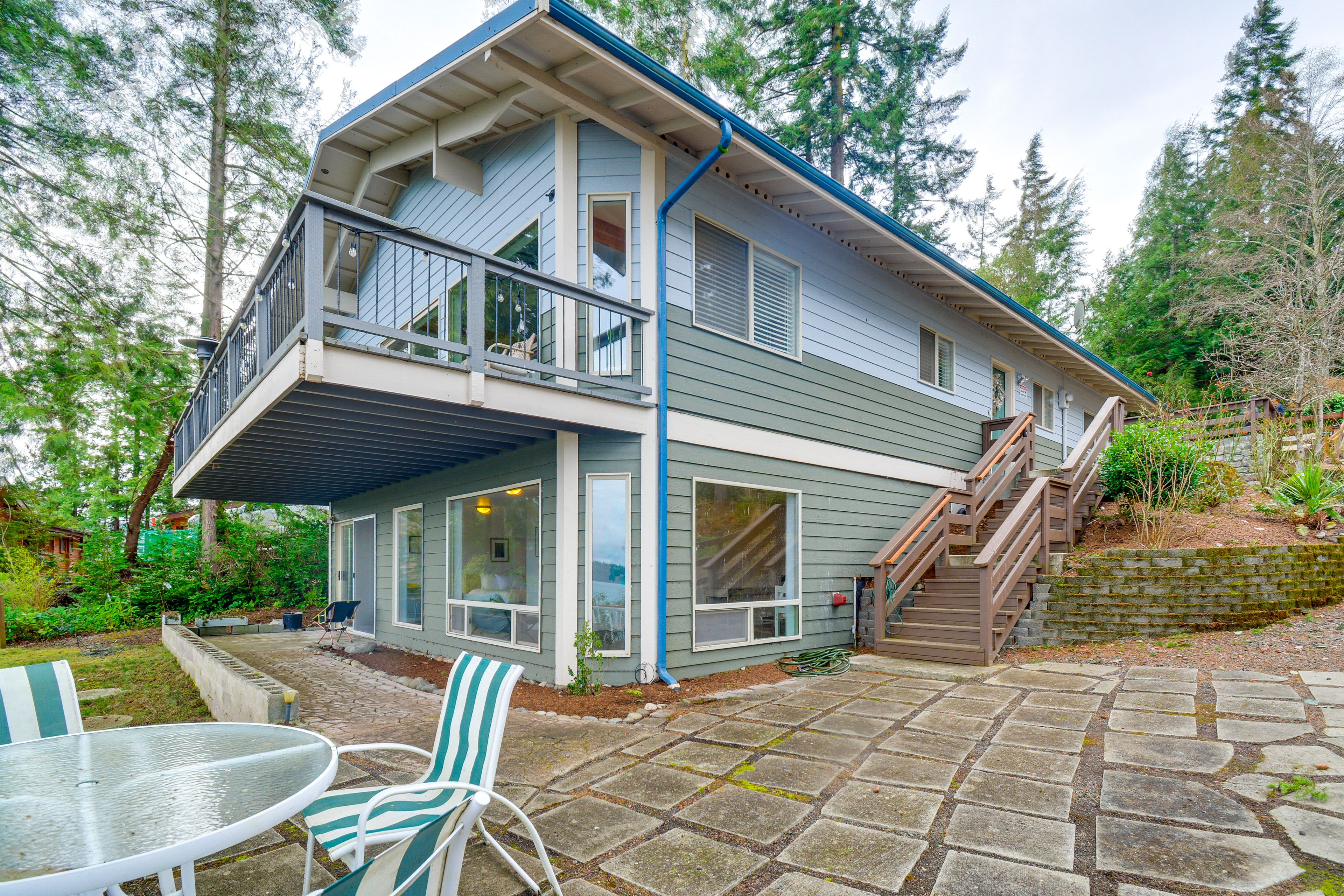 Patio | Dining Table | Property Exterior