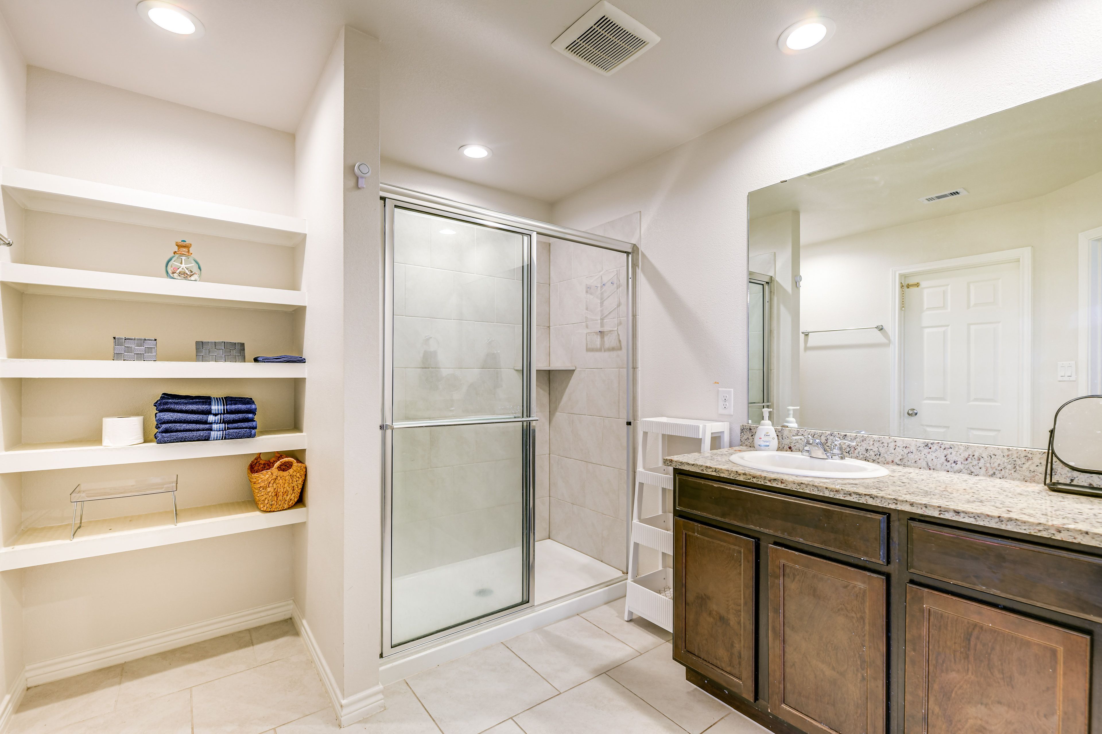En-Suite Bathroom | Towels Provided