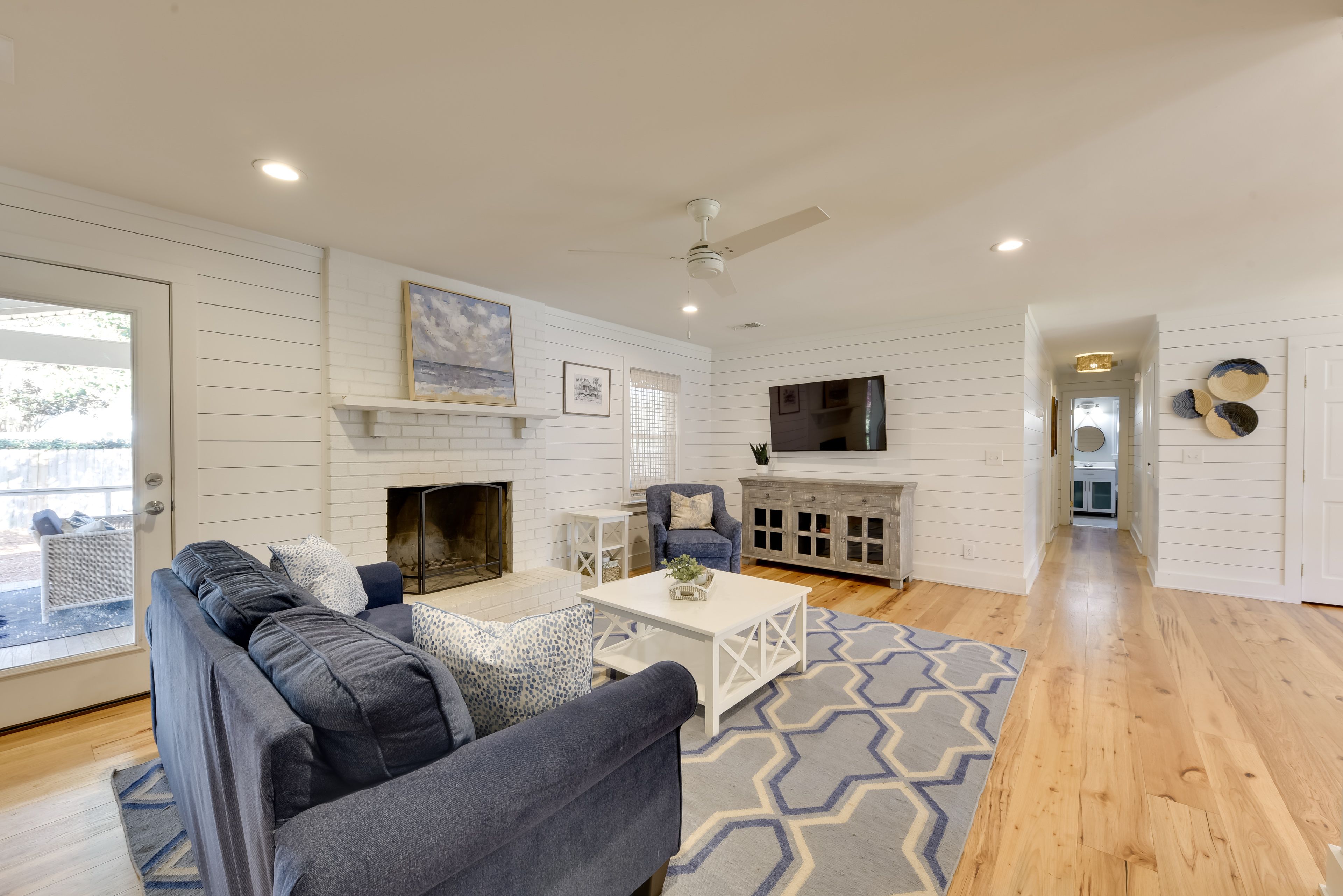 Living Room | Central A/C | Free WiFi