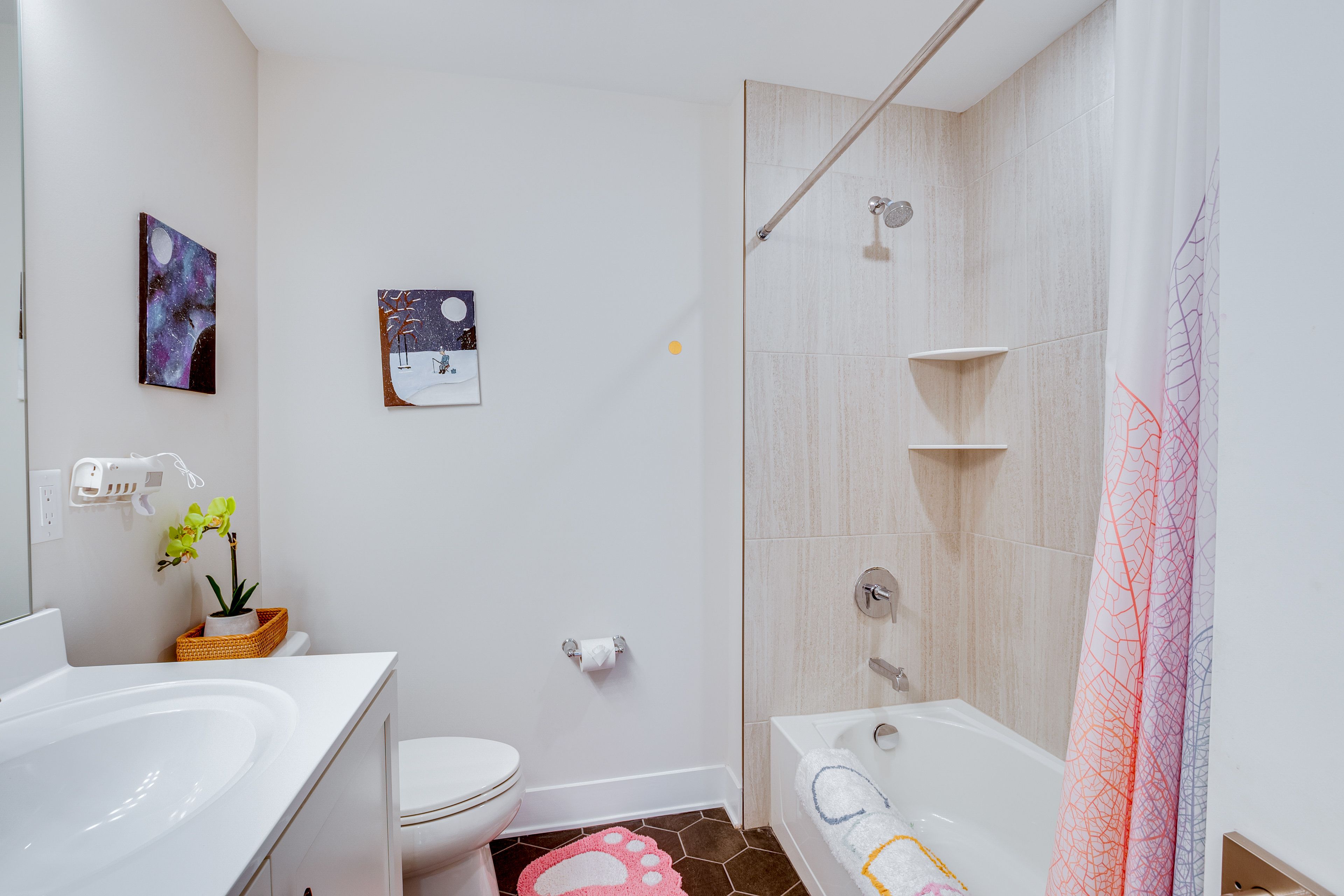 Full Bathroom | 2nd Floor