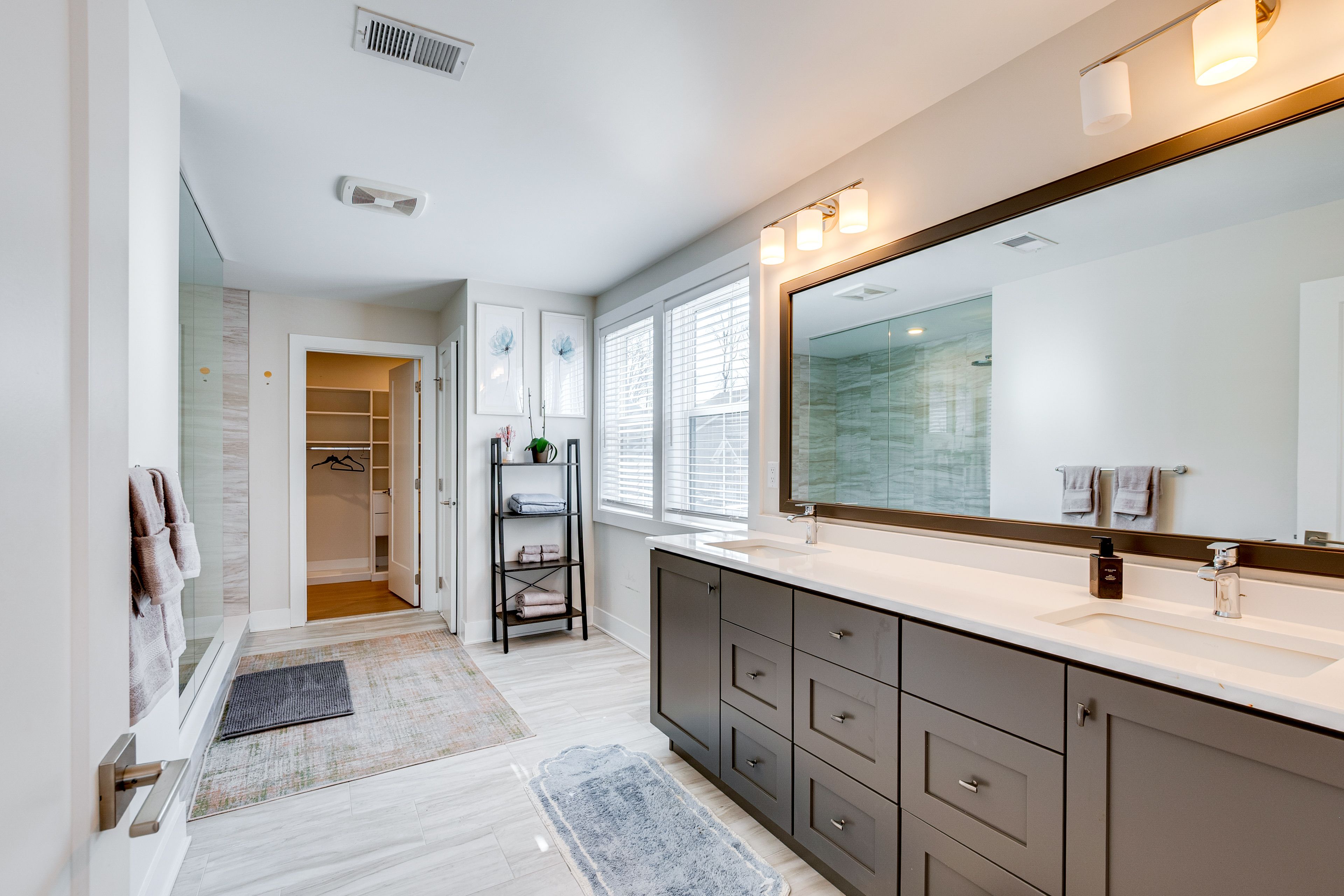 Full Bathroom | 2nd Floor