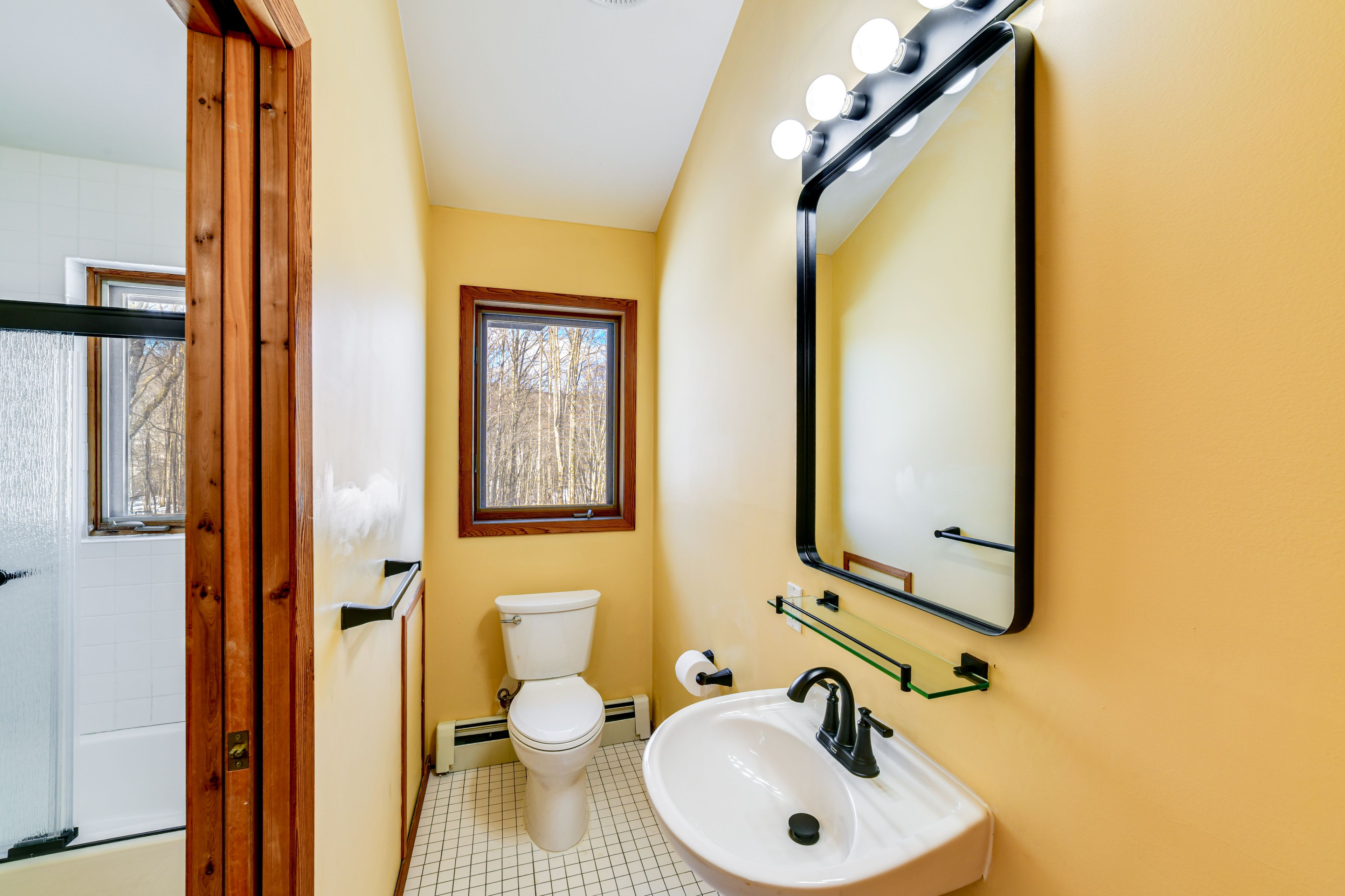 En-Suite Bathroom | 1st Floor | Towels Provided