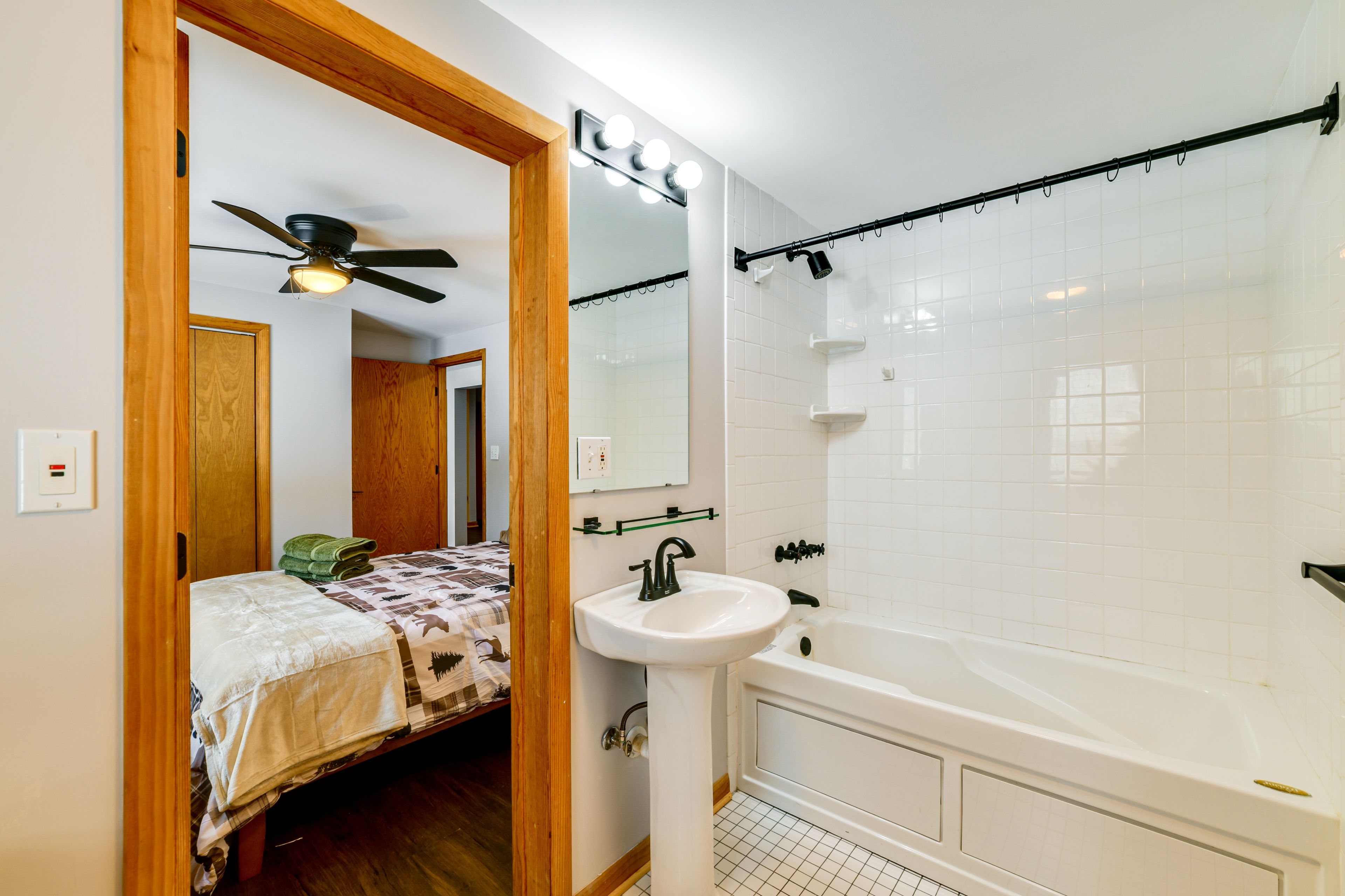 En-Suite Bathroom | Basement | Complimentary Toiletries