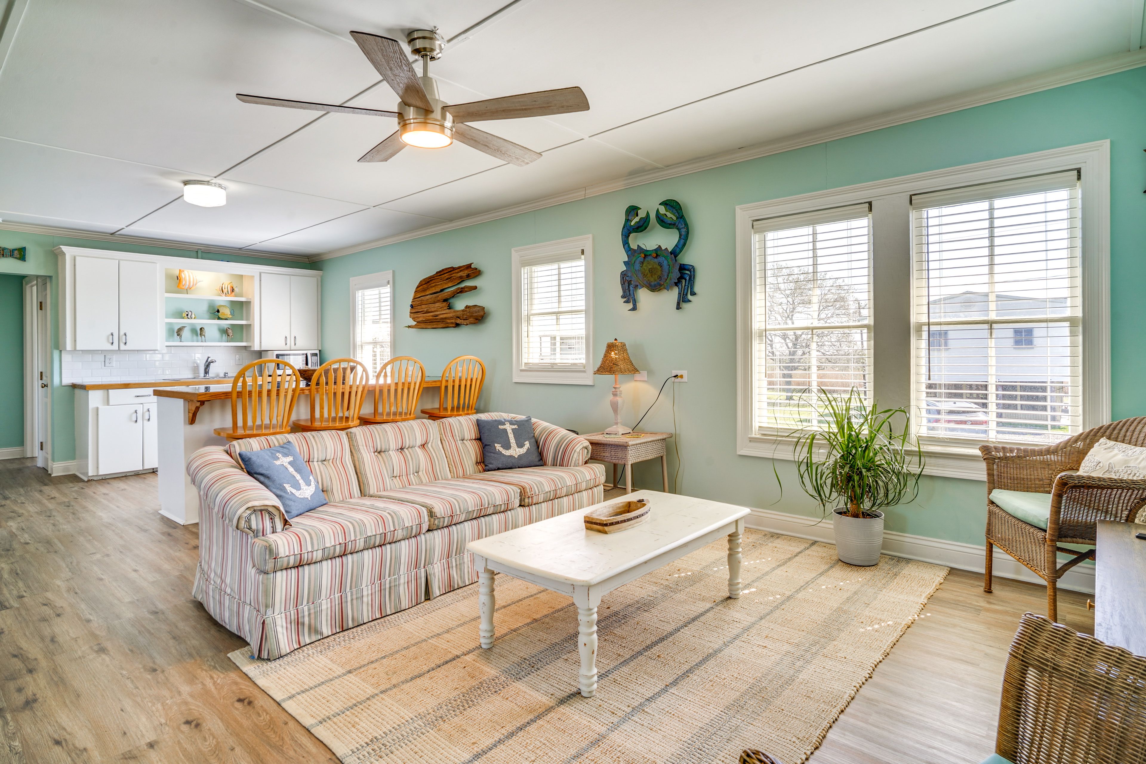 Living Room | Queen Sleeper Sofa | Twin Sleeper Sofa | 2nd Floor | Free WiFi