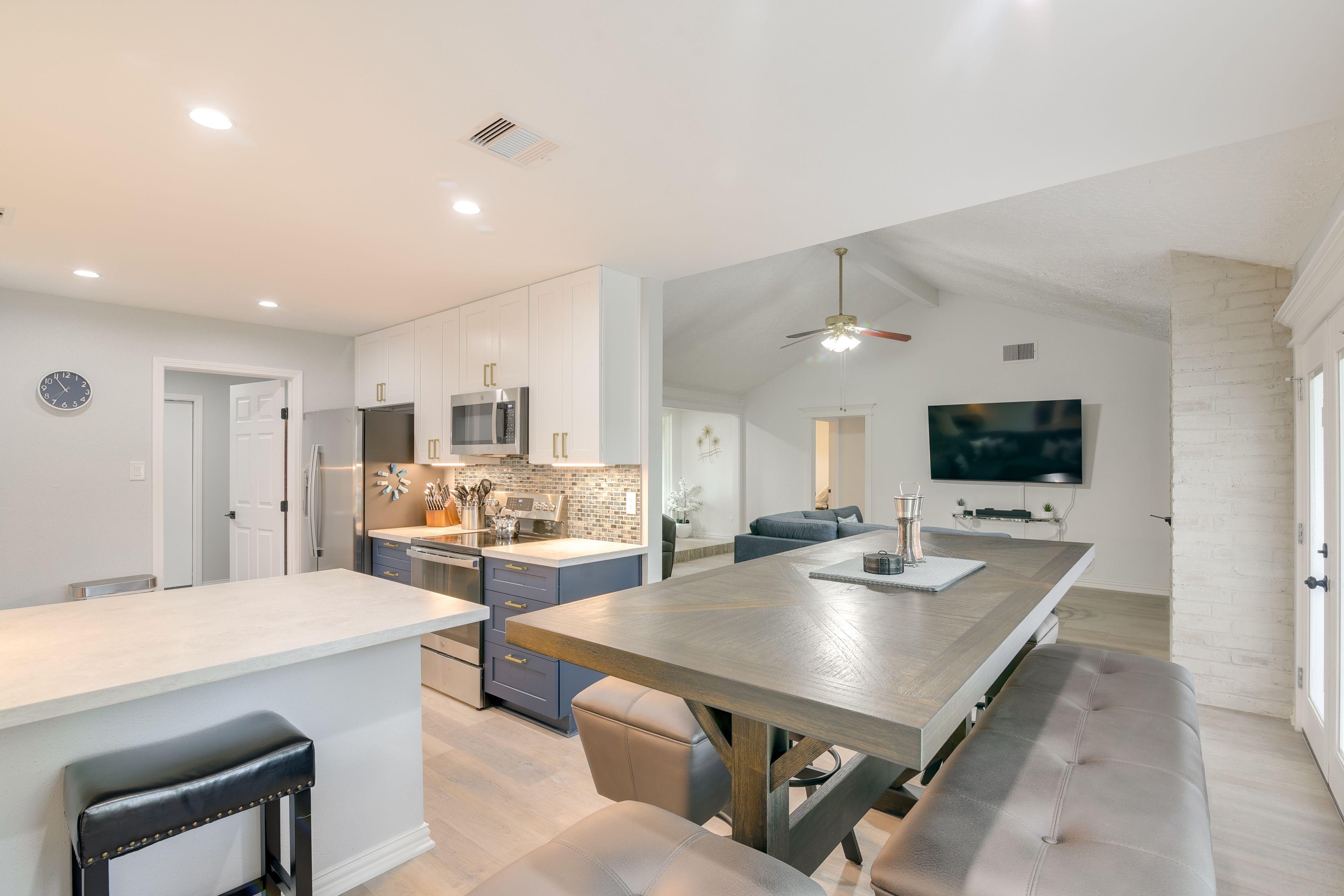 Houston Vacation Rental | 3BR | 2BA | 1,571 Sq Ft | 2 Steps Required