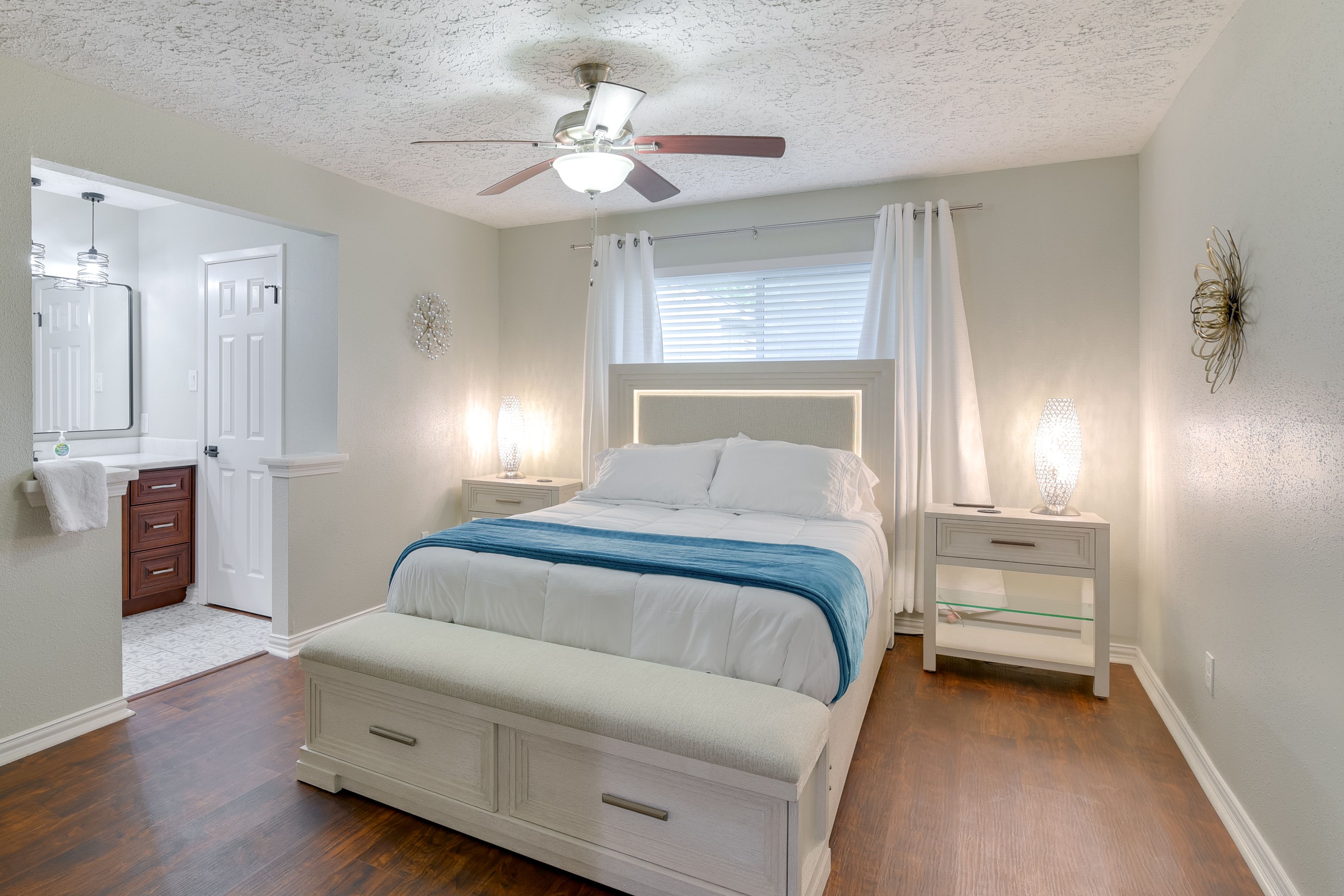 Bedroom 1 | Queen Bed | Smart TV