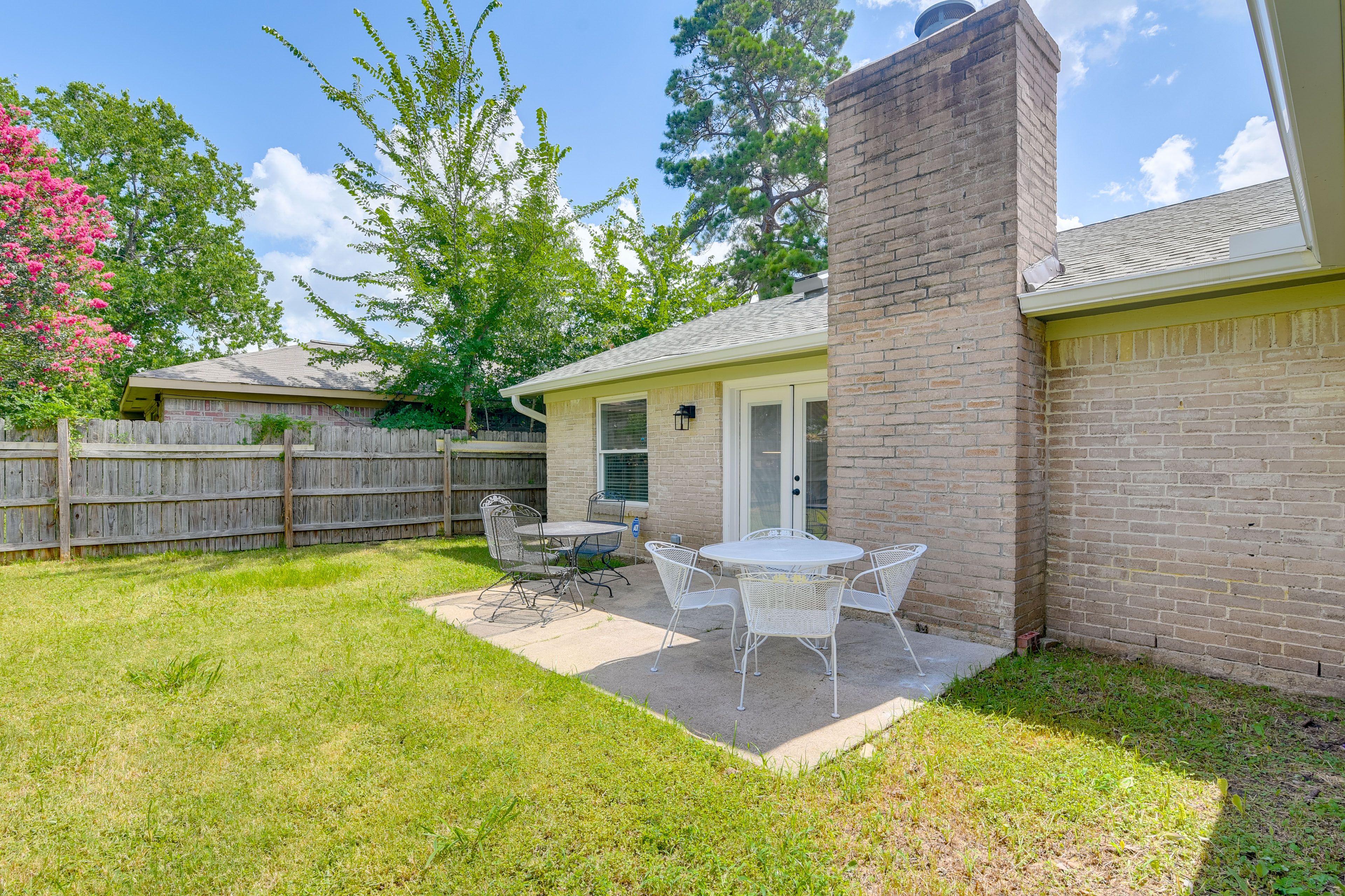 Fenced-In Yard | Outdoor Dining
