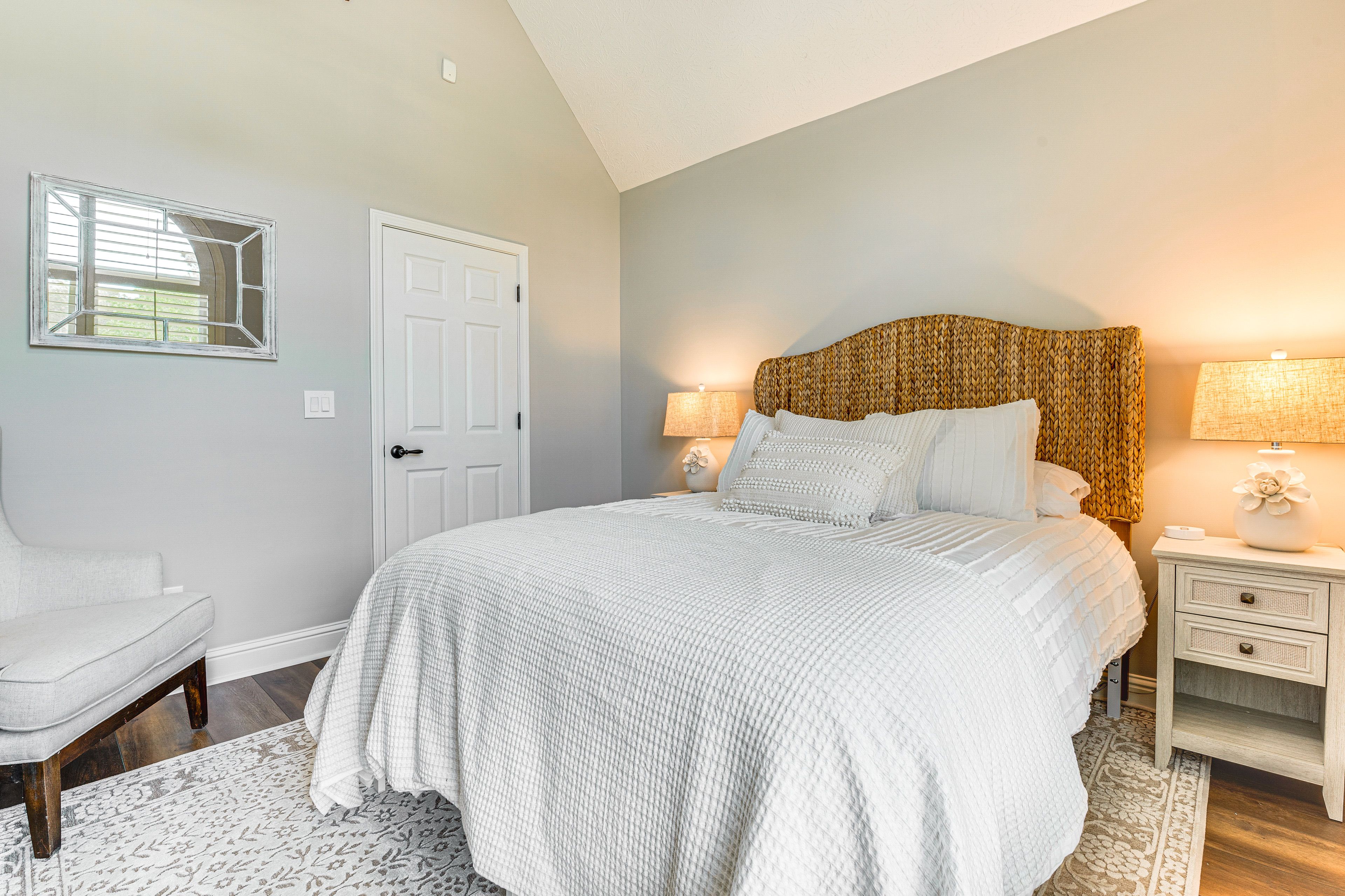 Bedroom 3 | Queen Bed | Smart TV | 1st Floor