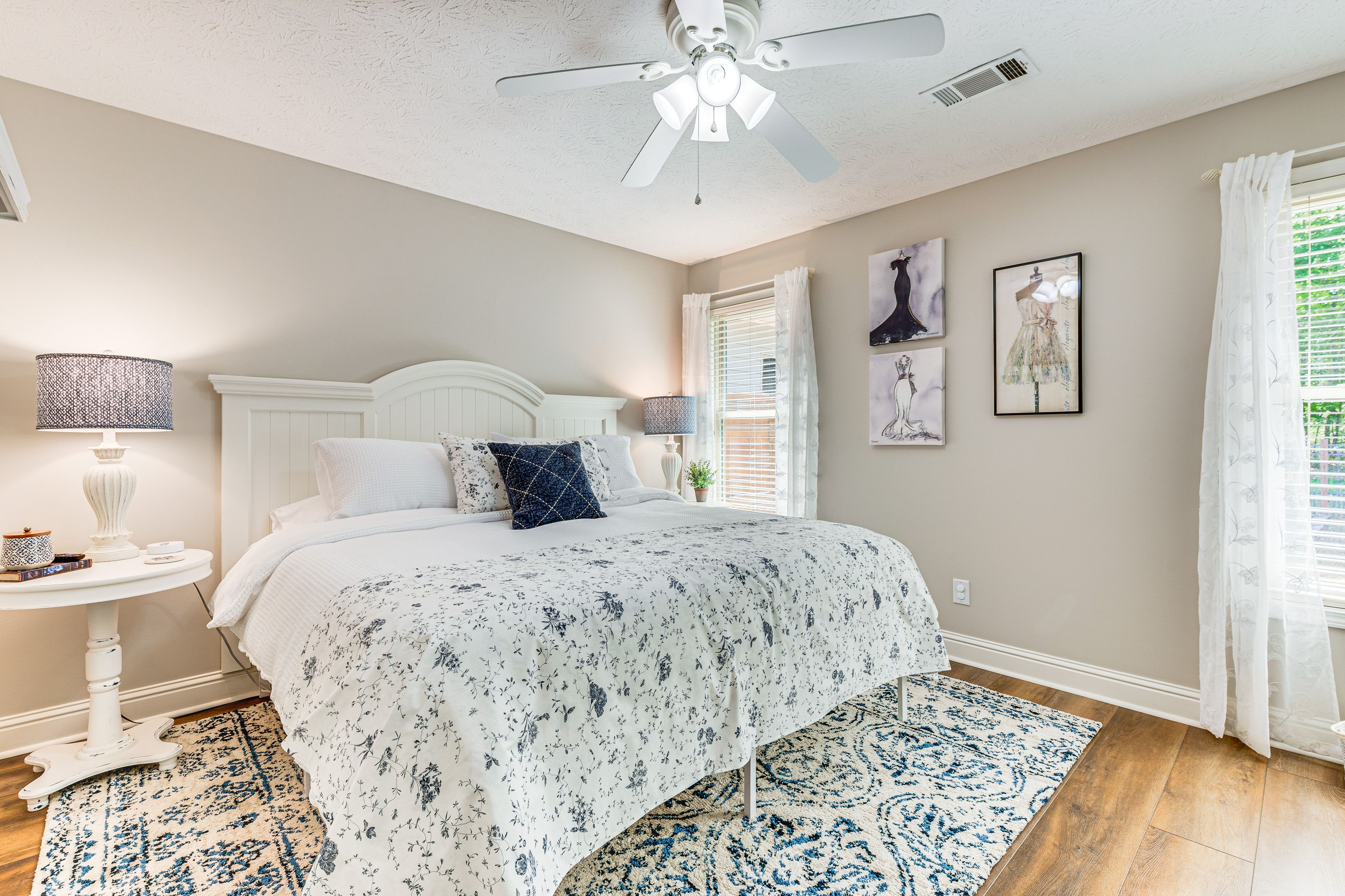 Bedroom 2 | King Bed | Smart TV | 1st Floor