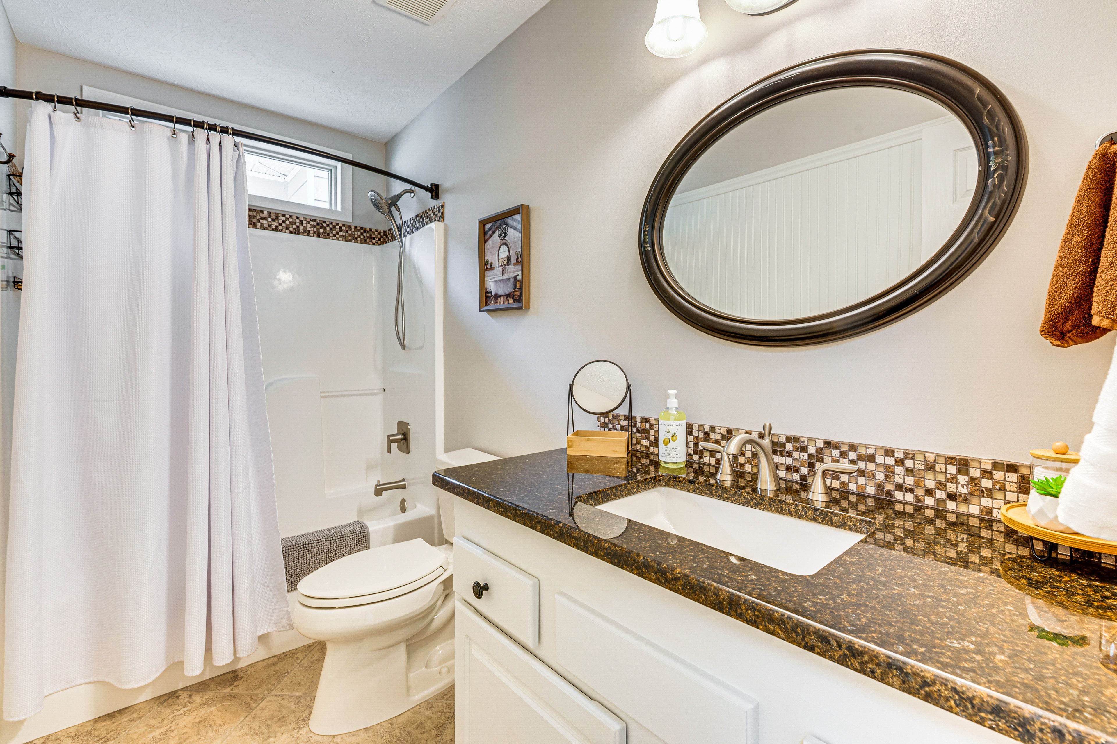 Full Bathroom | Towels Provided | 1st Floor