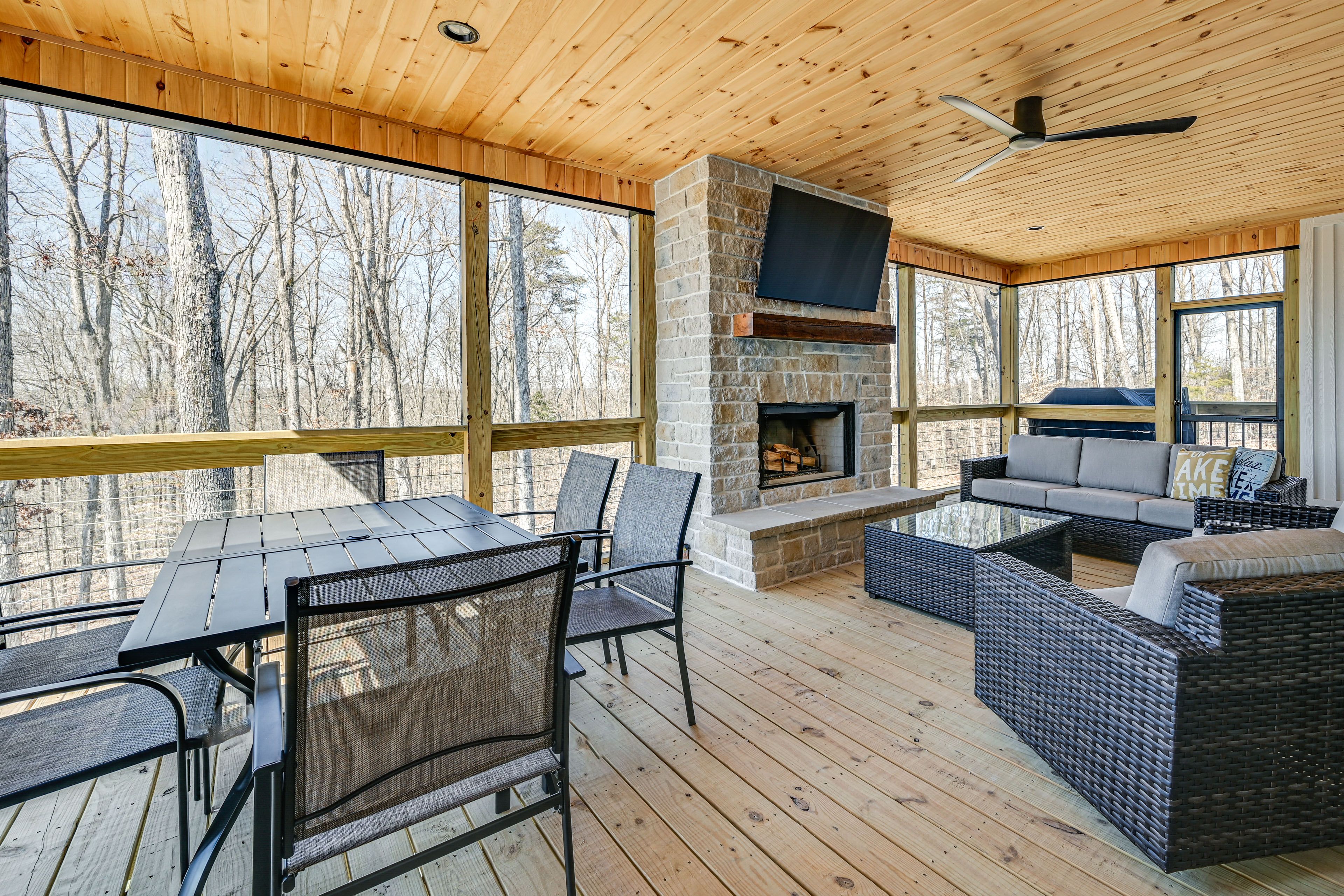 Screened-In Deck | Outdoor Seating & Dining | Smart TV | Fireplace