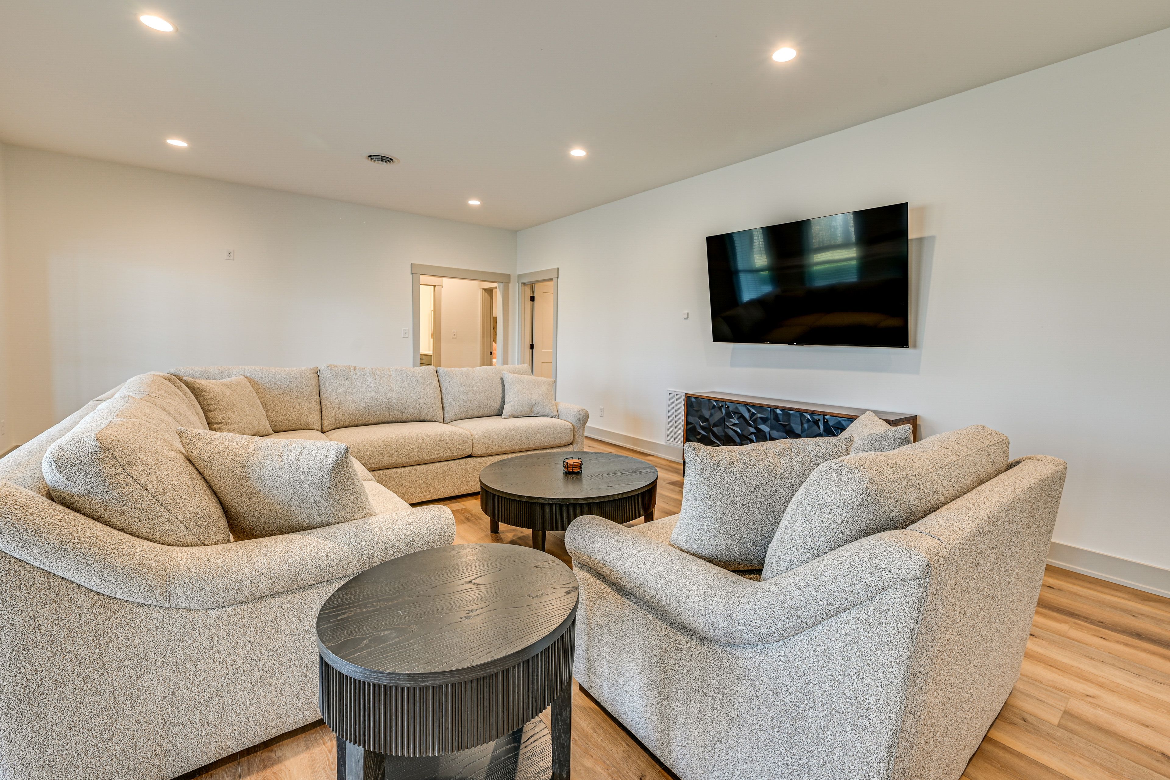 Basement Living Area | Smart TV | Wet Bar | Golden Tee Golf Gaming System