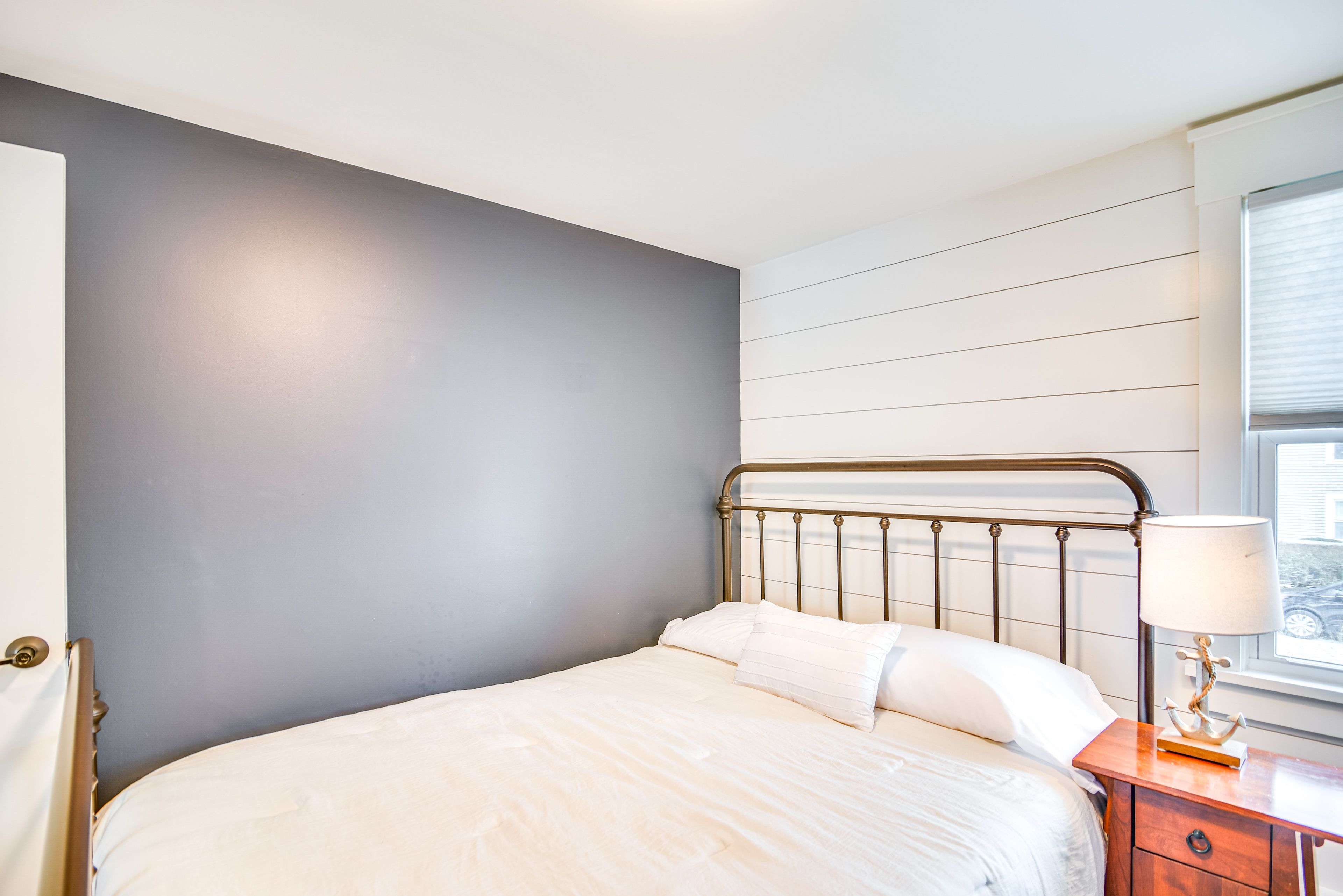 Bedroom 2 | Queen Bed