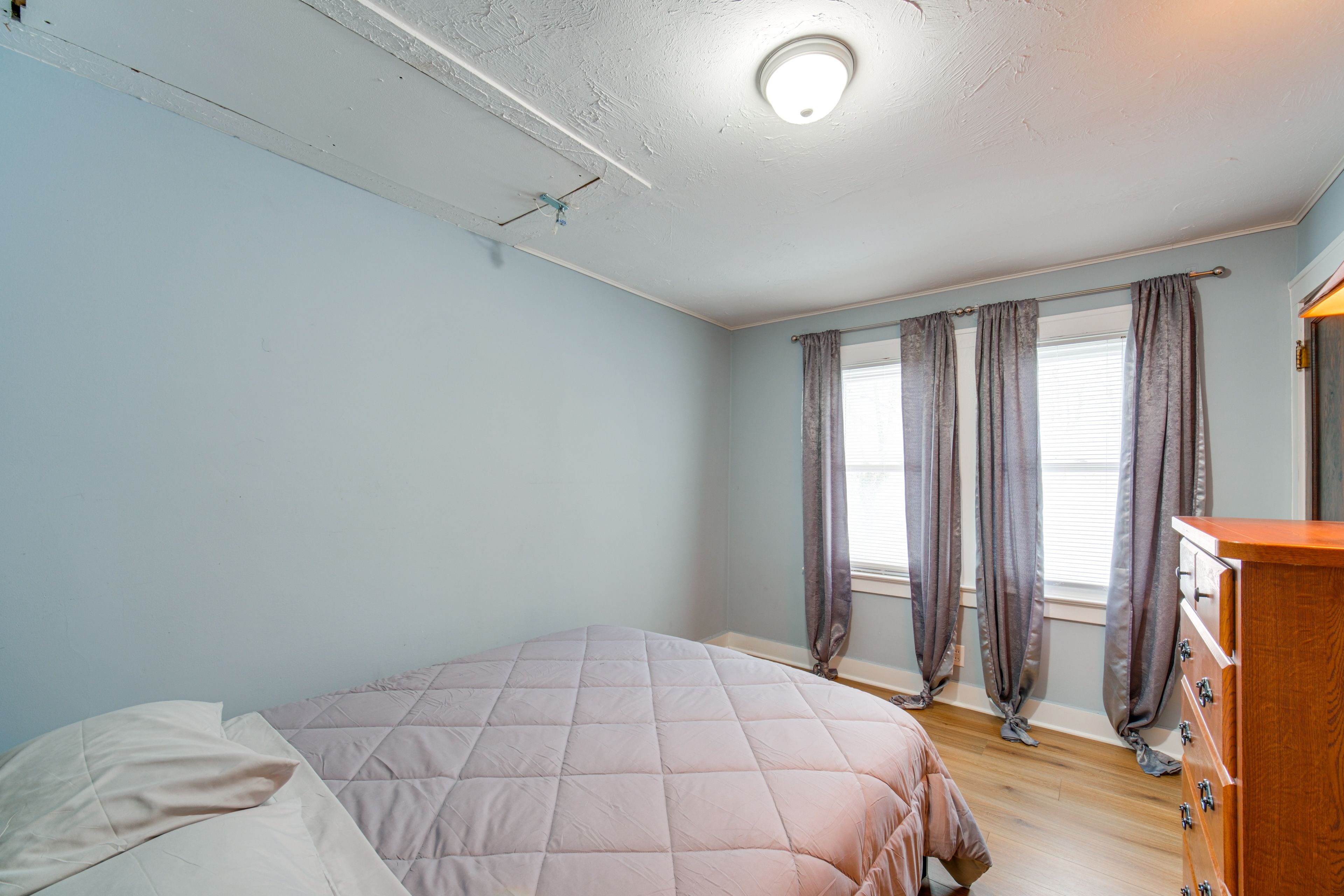 Bedroom 2 | 2nd Floor | Queen Bed