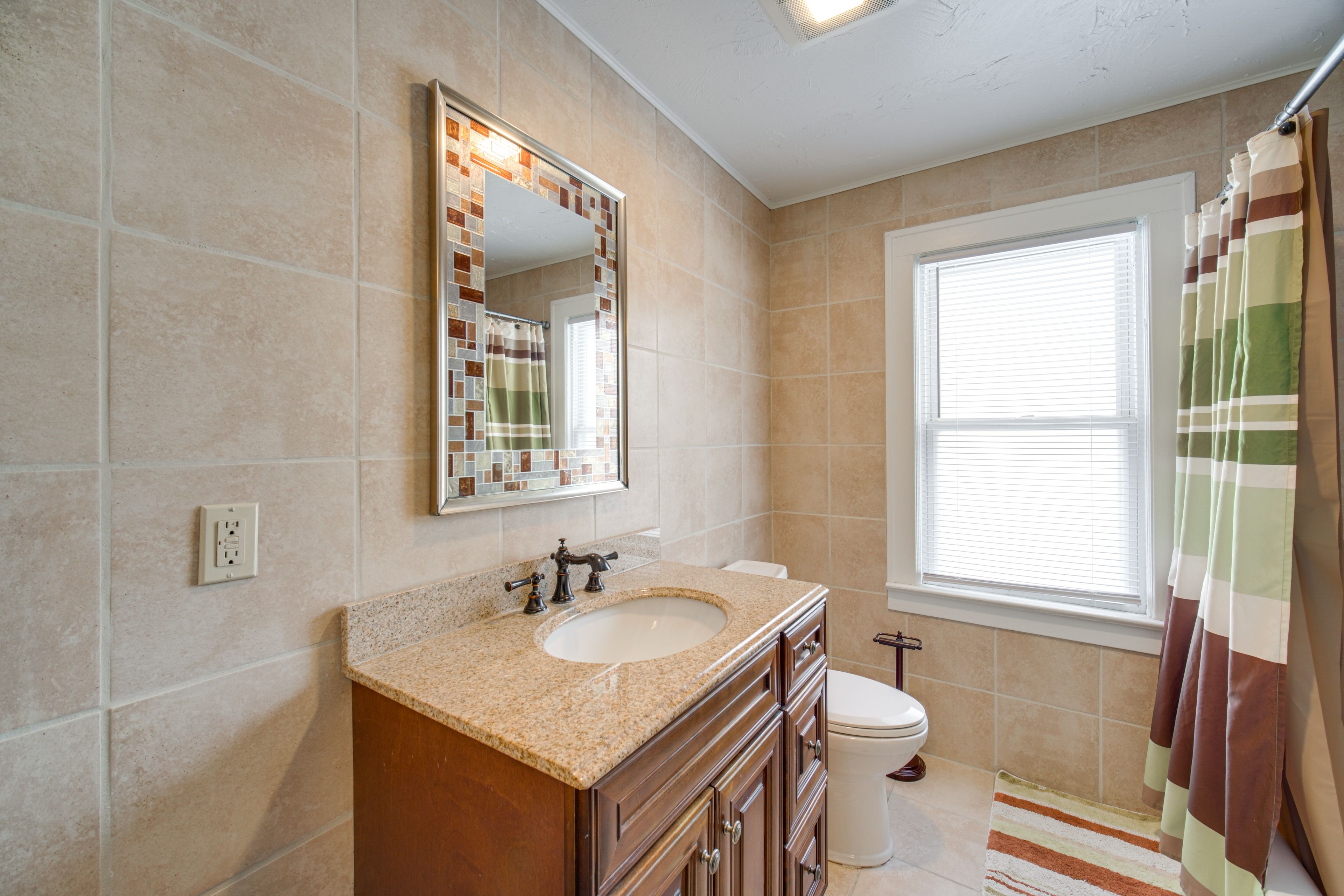 Full Bathroom | 2nd Floor