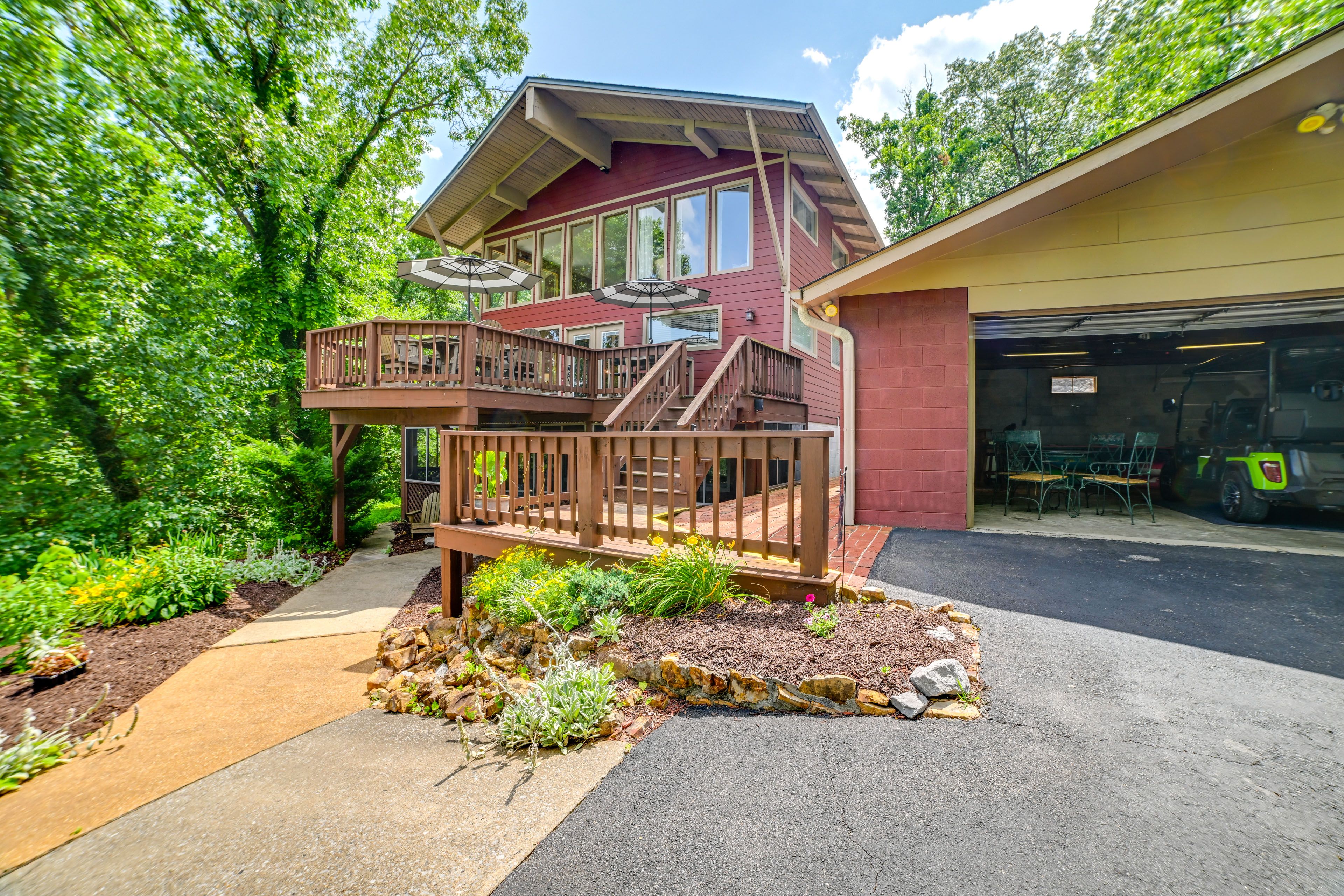 New Concord Vacation Rental | 7BR | 6BA | 2,500 Sq Ft | Stairs to Enter