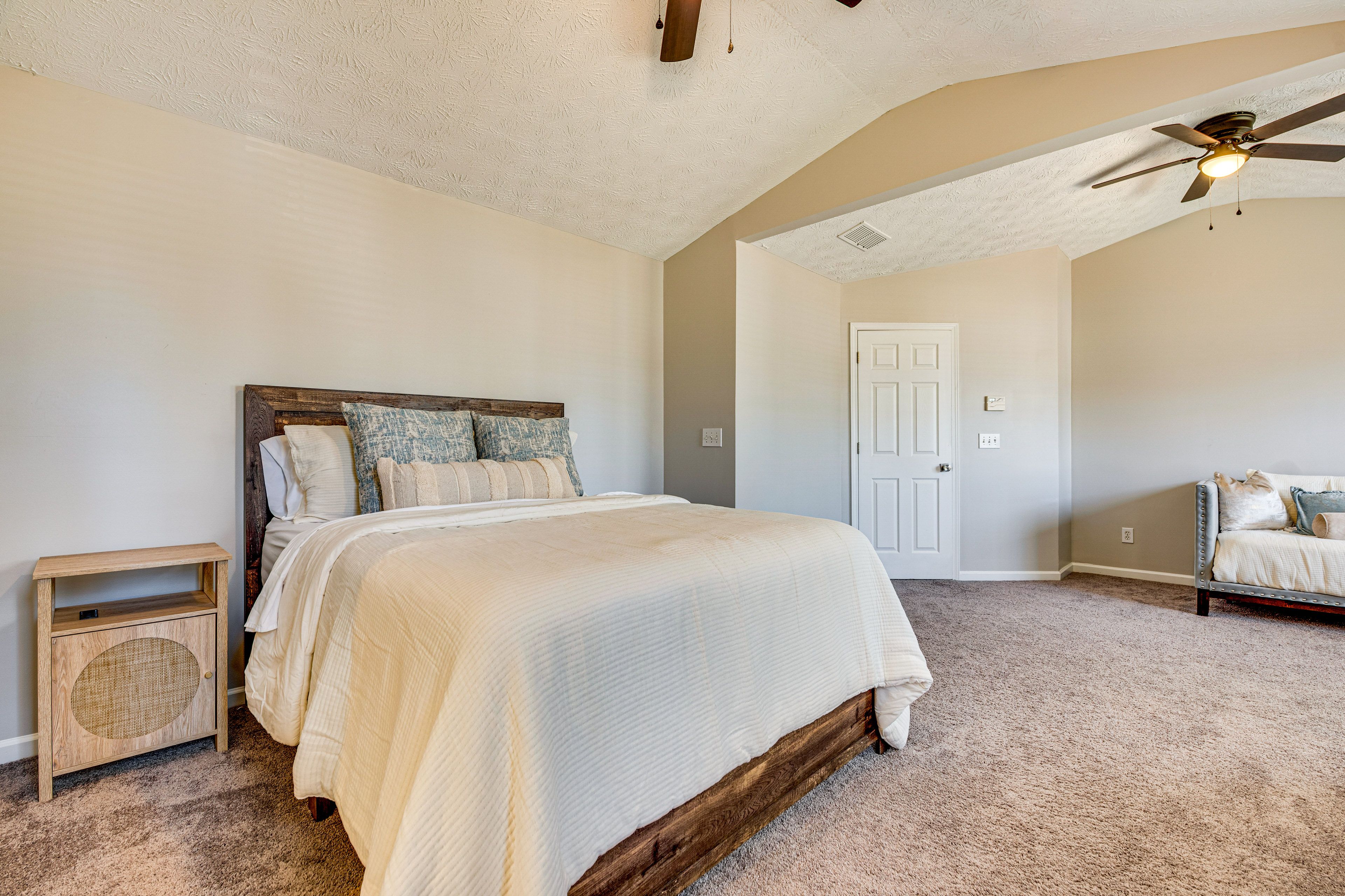Bedroom 1 | 2nd Floor | Queen Bed | Twin Daybed | Linens Provided