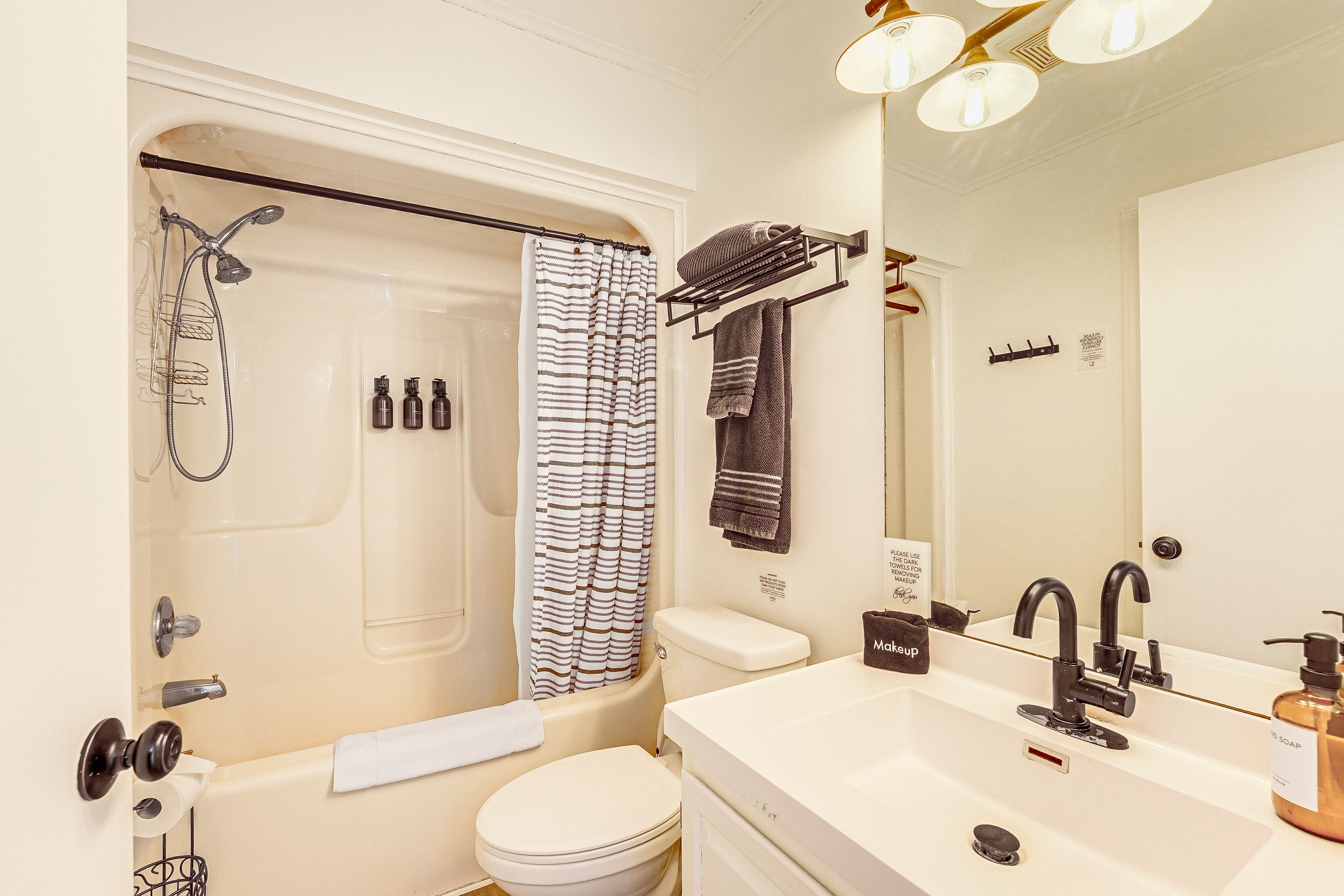 Full Bathroom | 1st Floor