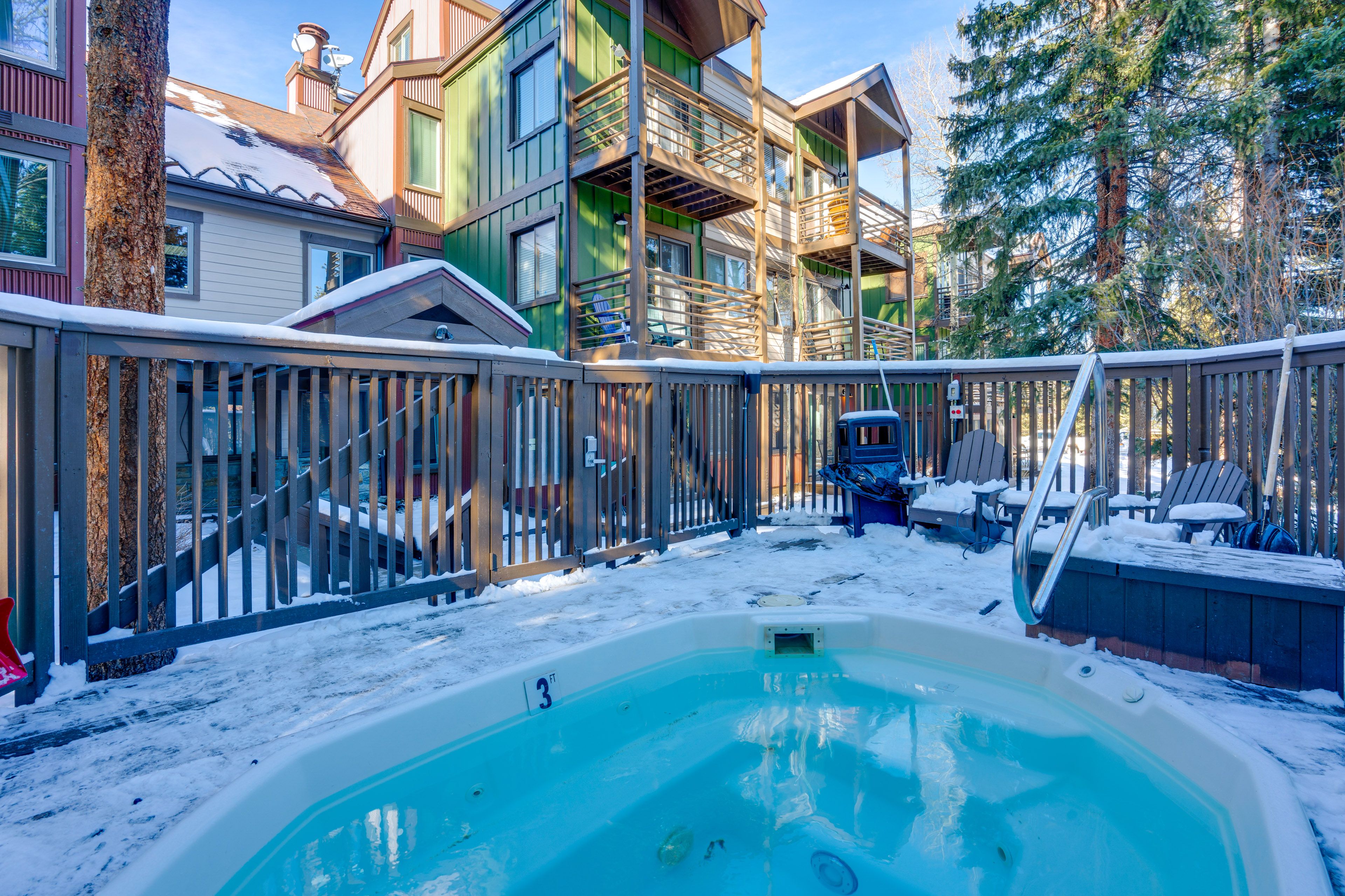 Wildwood Suites | Community Hot Tub