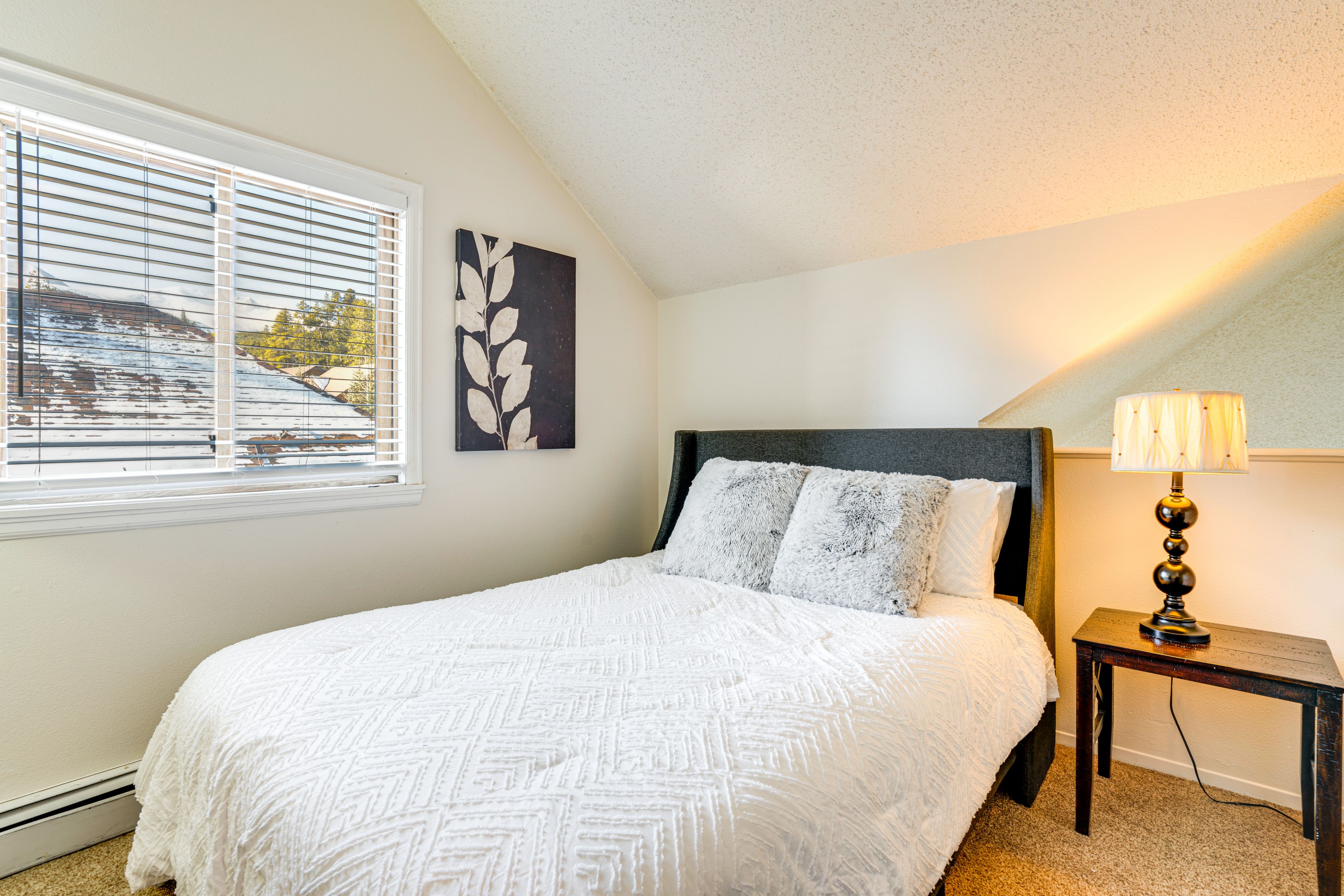 Bedroom 1 | Queen Bed | 2nd Floor | En-Suite Bathroom