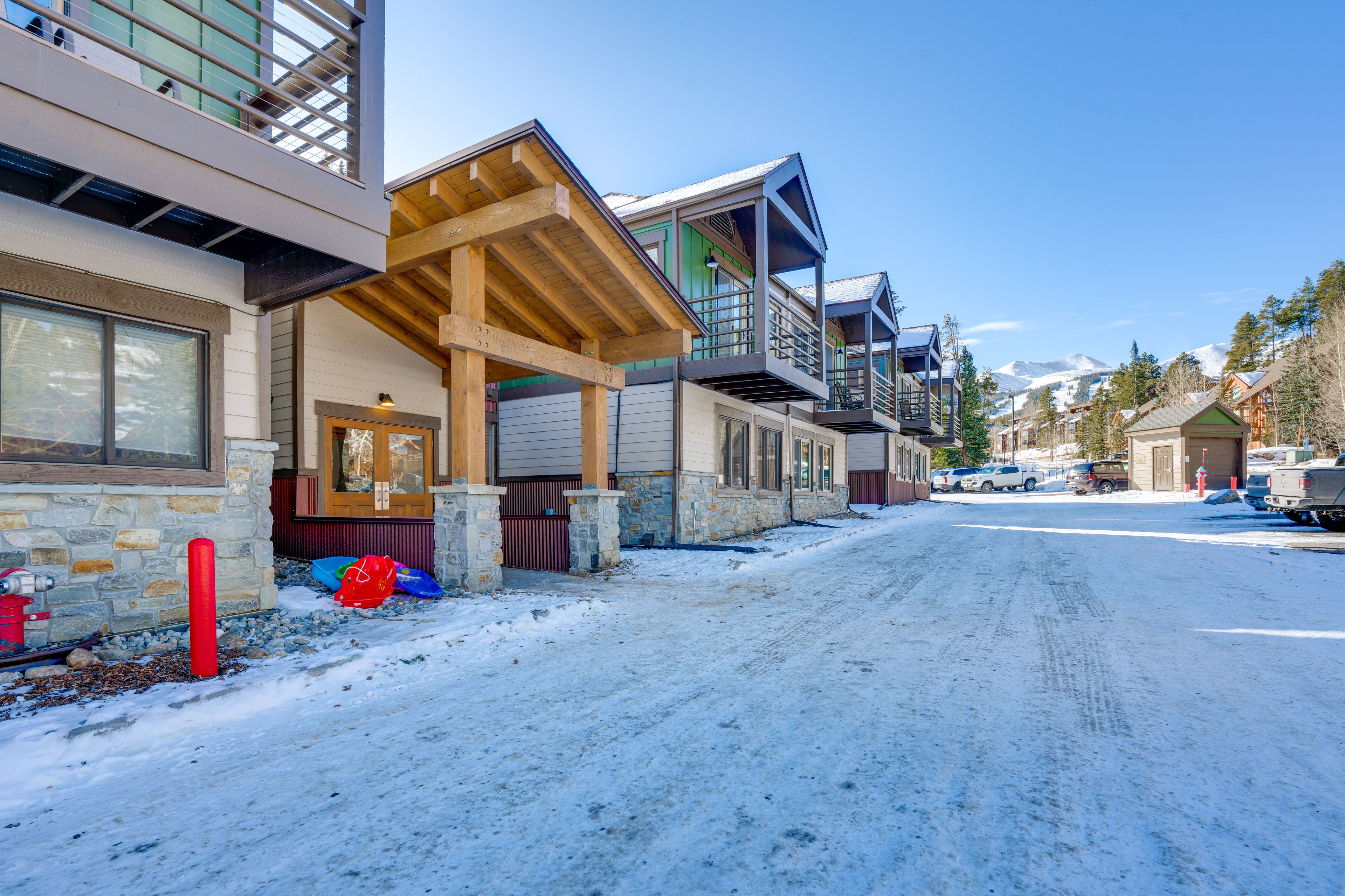 Parking | Open Community Lot (1 Vehicle)