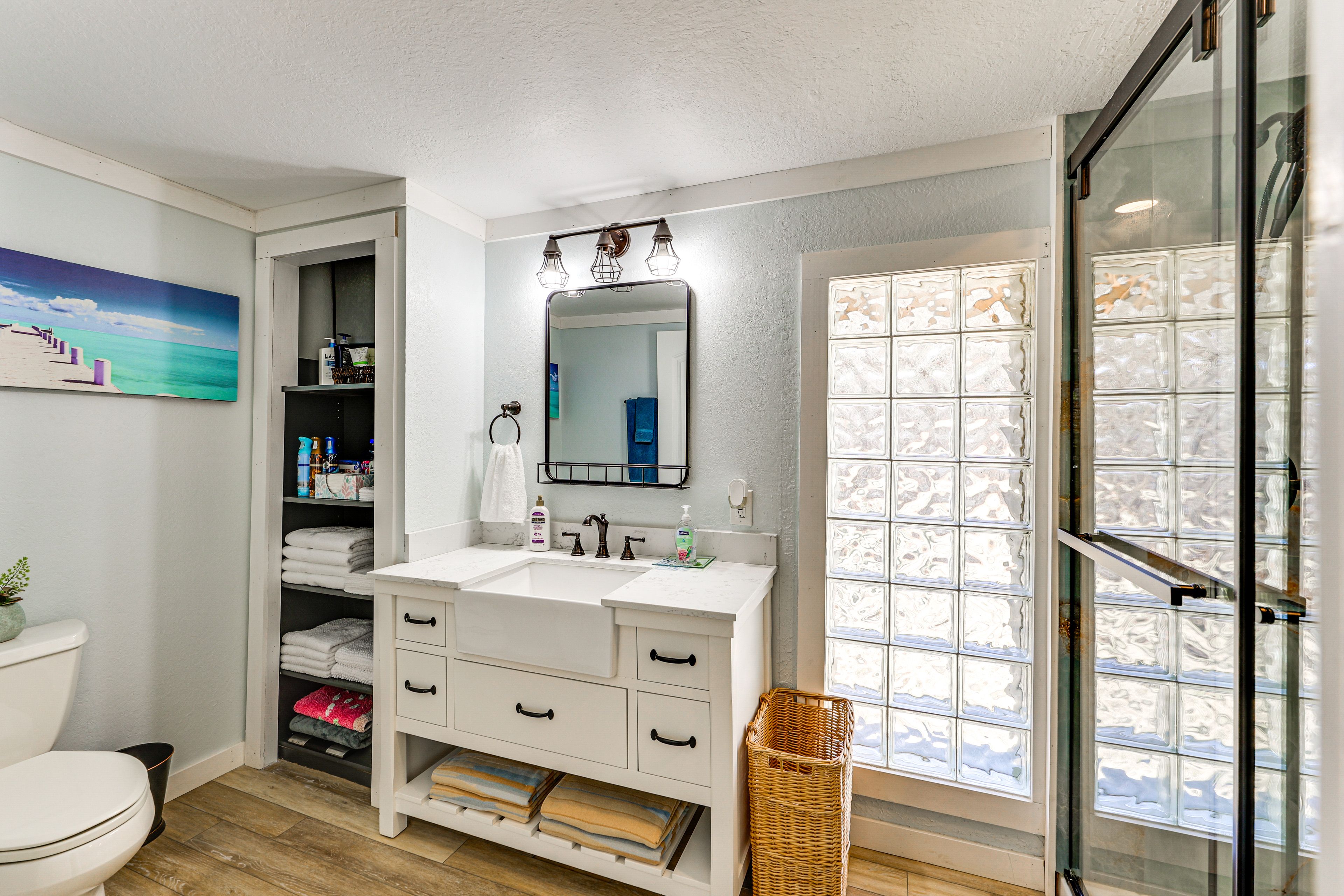Full Bathroom | Complimentary Toiletries | Hair Dryer
