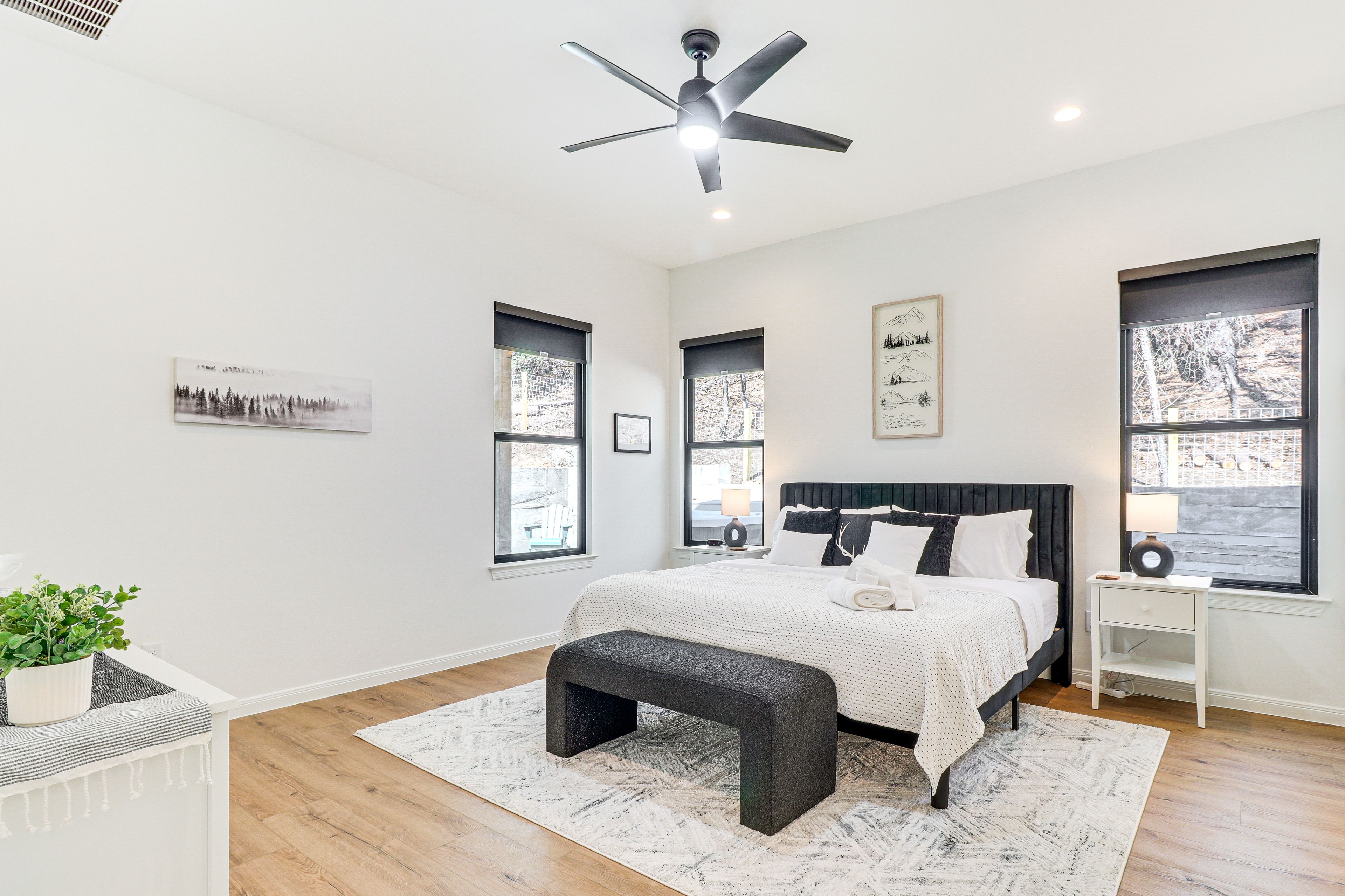 Bedroom 1 | King Bed | Smart TV | Linens Provided