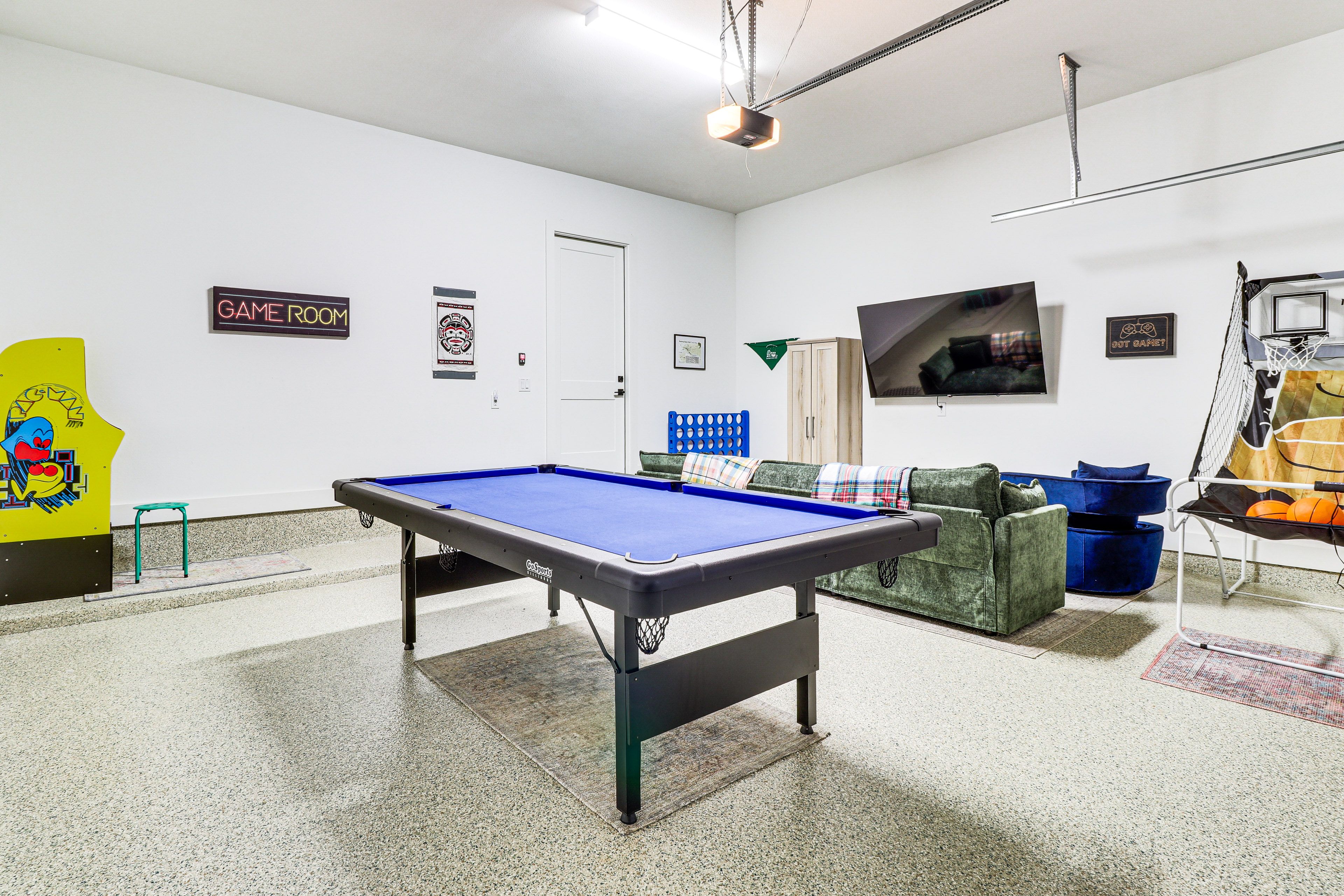 Game Room | Temperature Controlled | Smart TV | Pac-Man Arcade Game | Pool Table