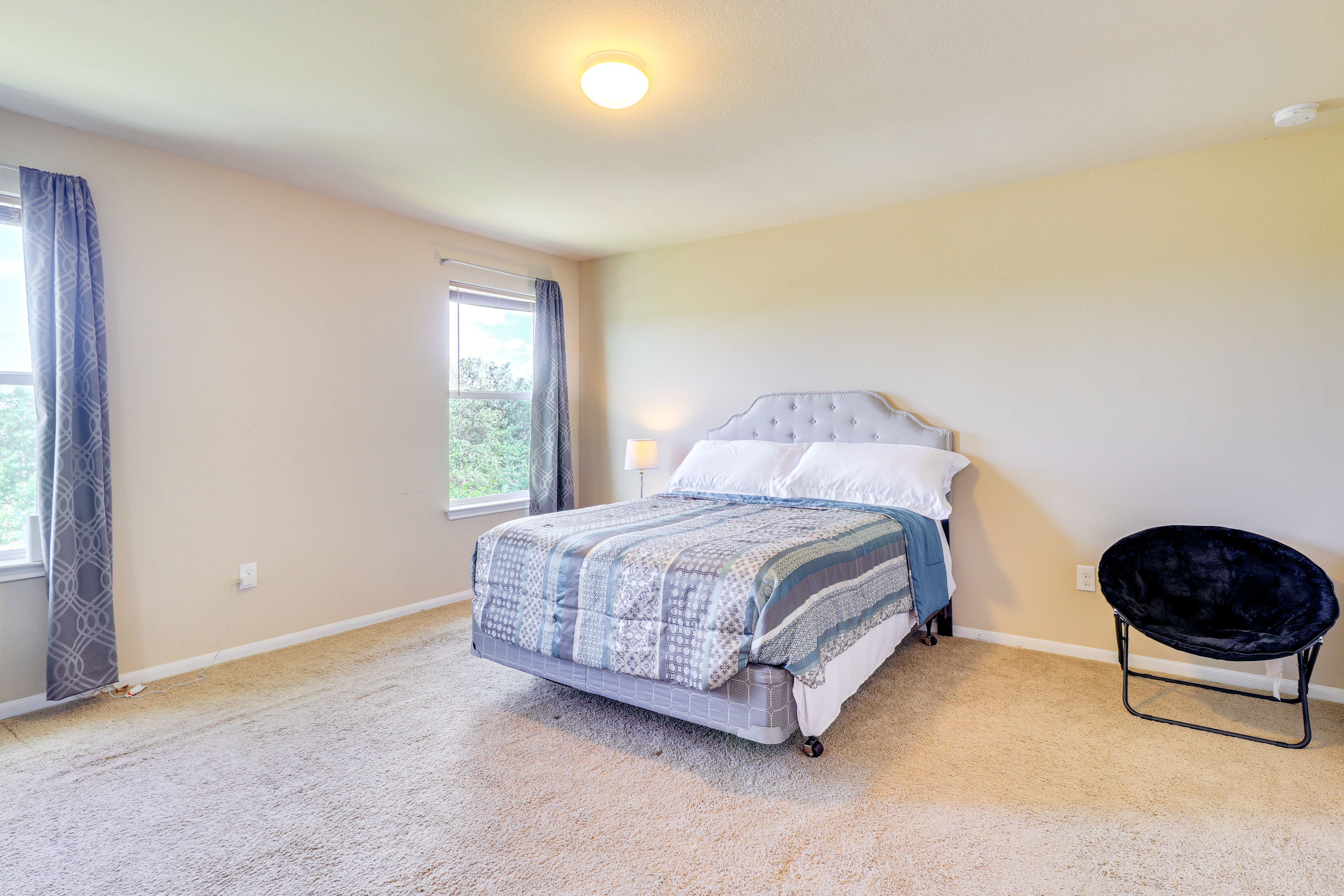Bedroom 1 | Queen Bed | Smart TV | 2nd Floor