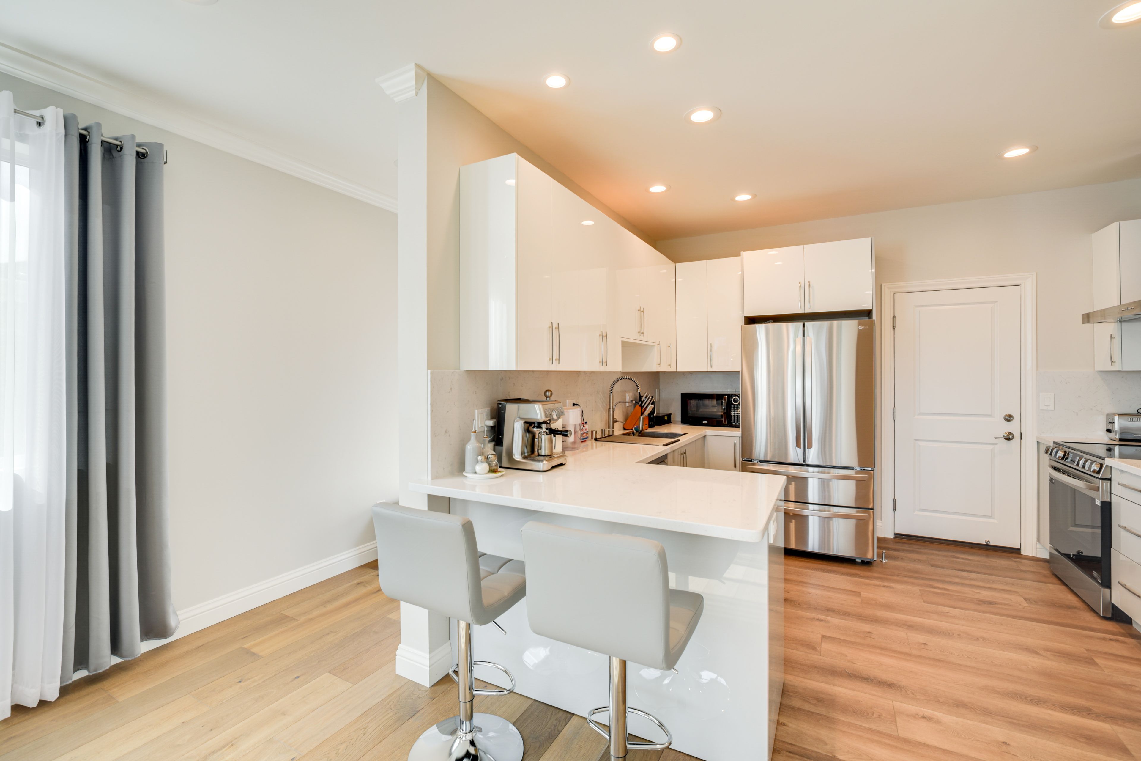 Kitchen | Stove/Oven | Dishwasher | 1st Floor