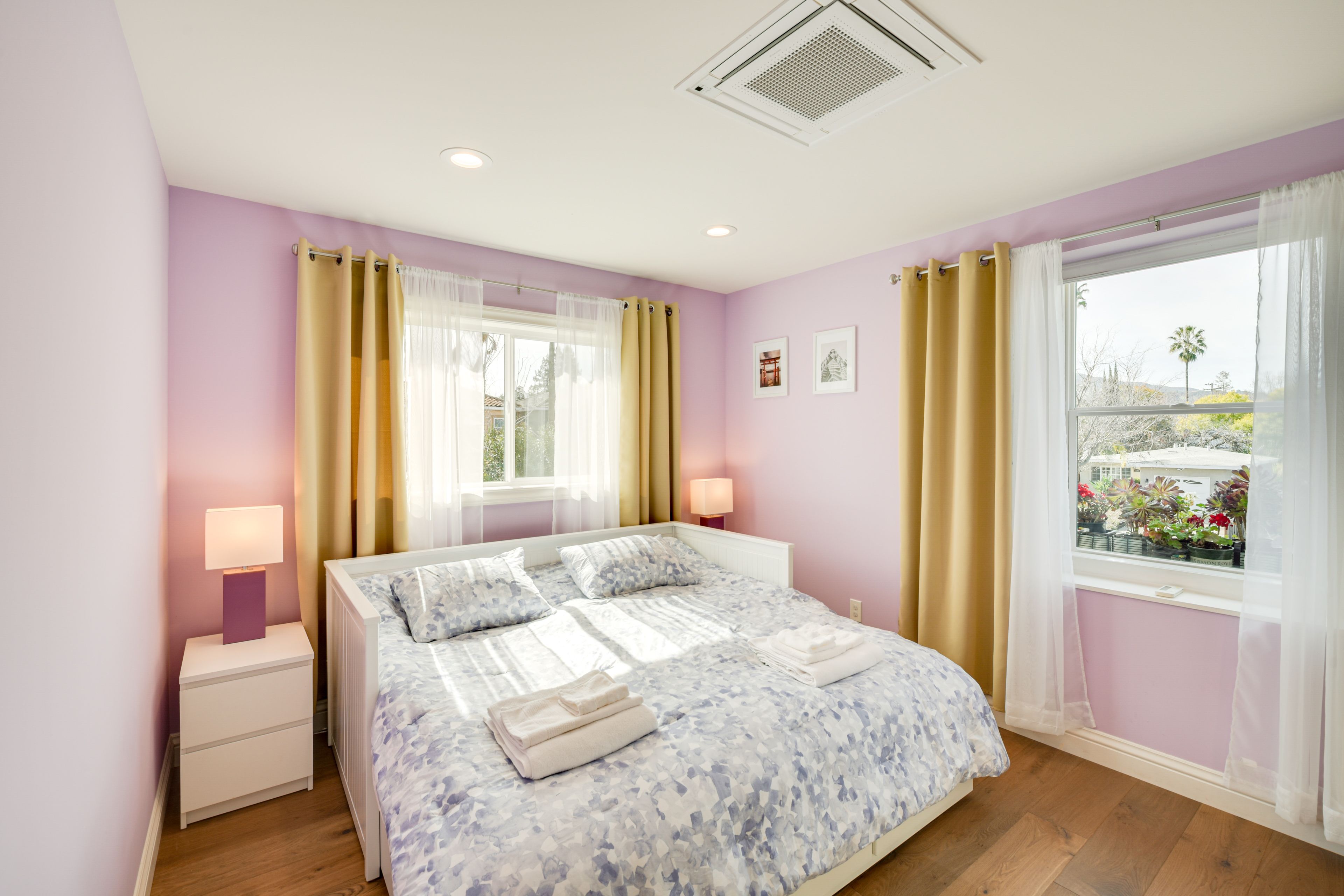 Bedroom 2 | Queen Bed | Workstation | 2nd Floor