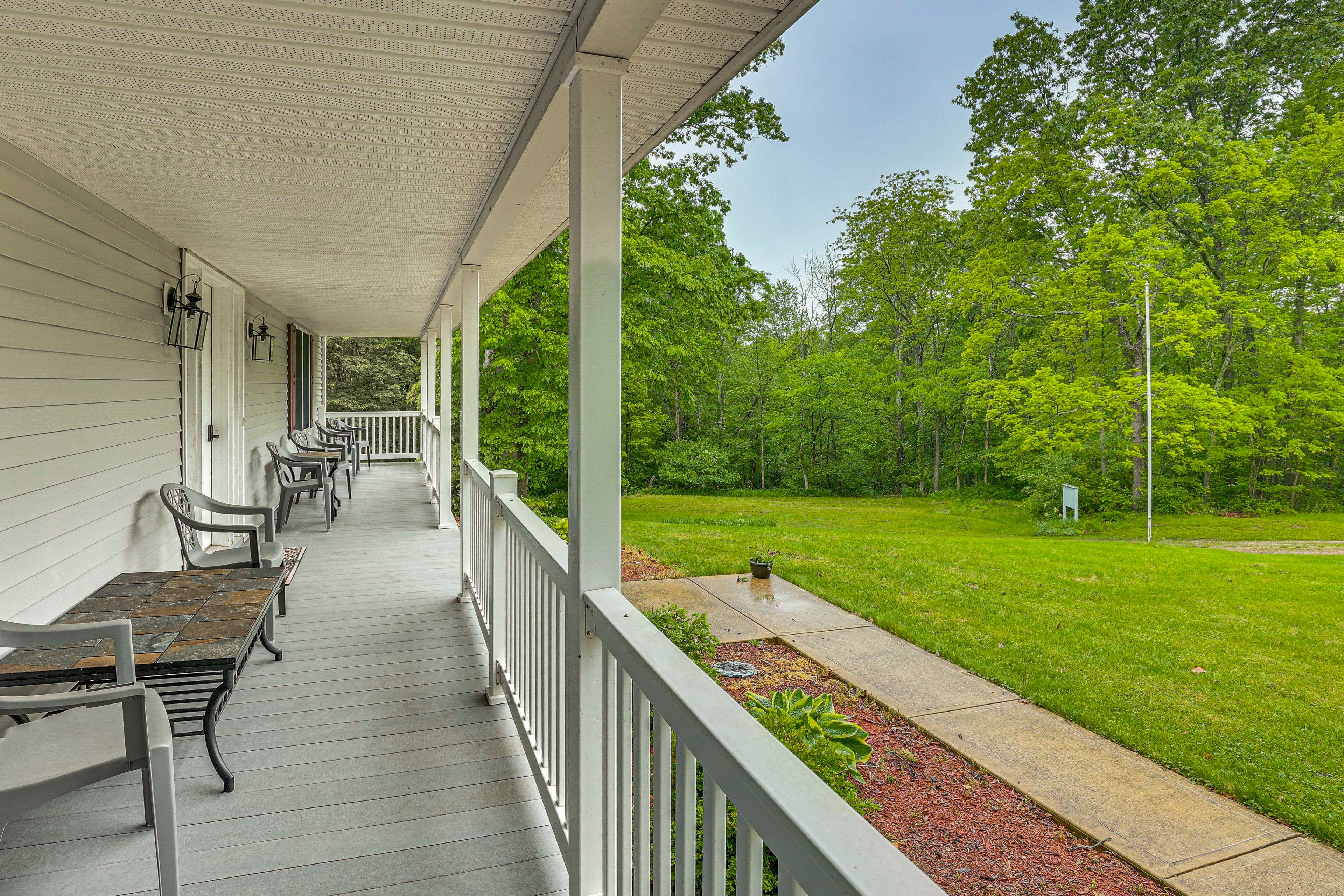 Covered Front Porch w/ Seating
