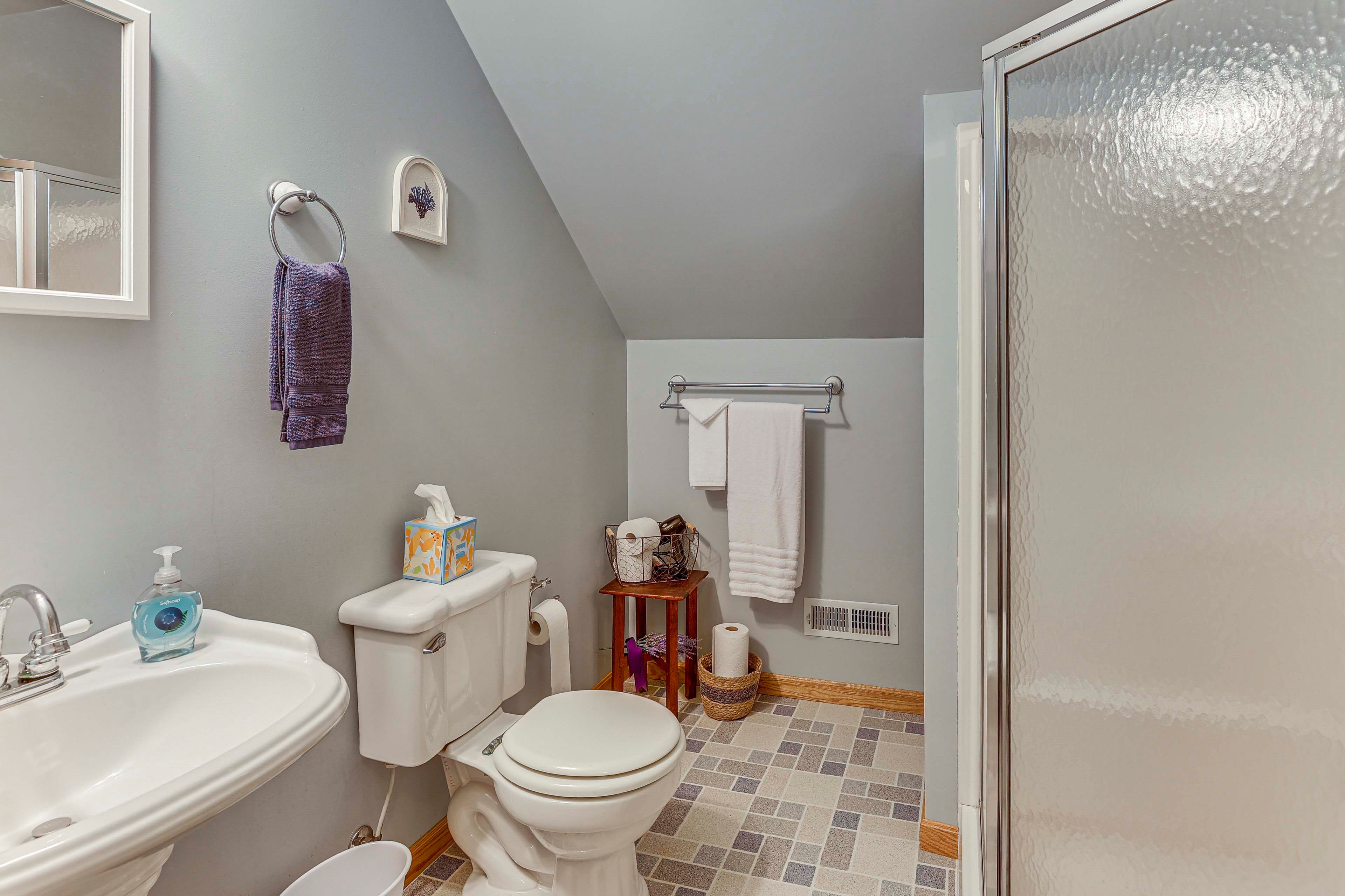 Full Bathroom | 2nd Floor