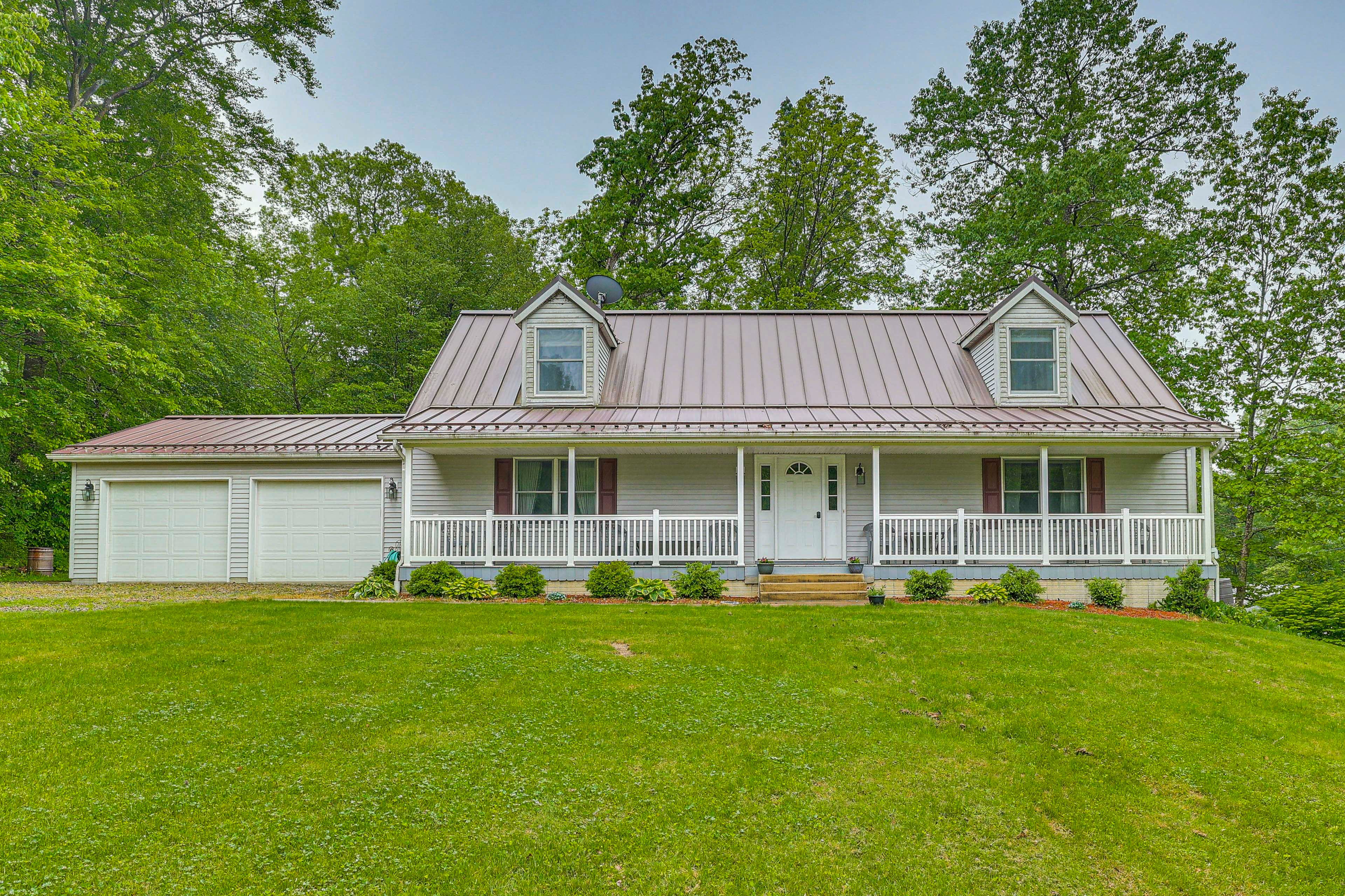 Warsaw Vacation Rental | 3BR | 2.5BA | 2,152 Sq Ft | Stairs Required