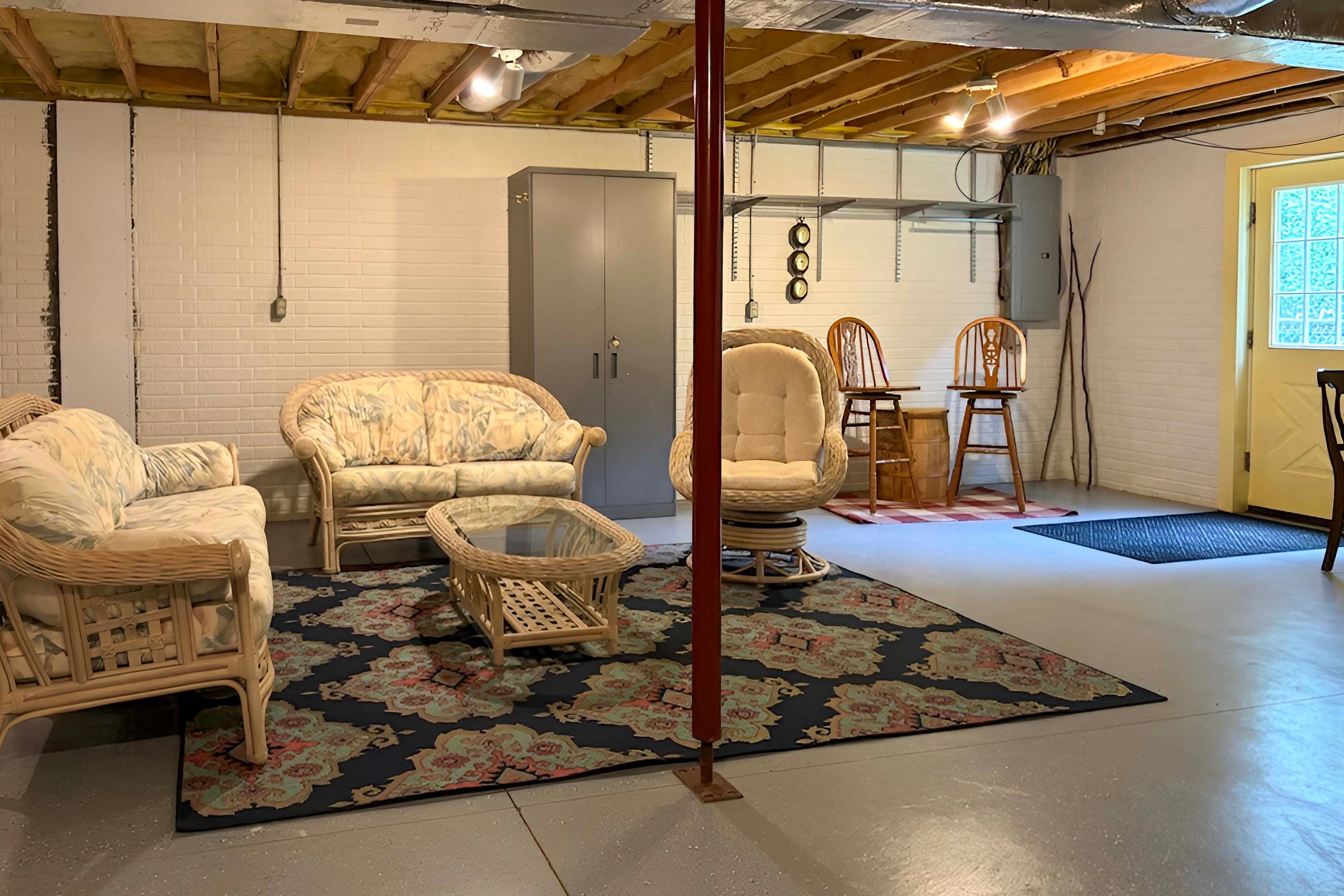 Basement | Seating Area