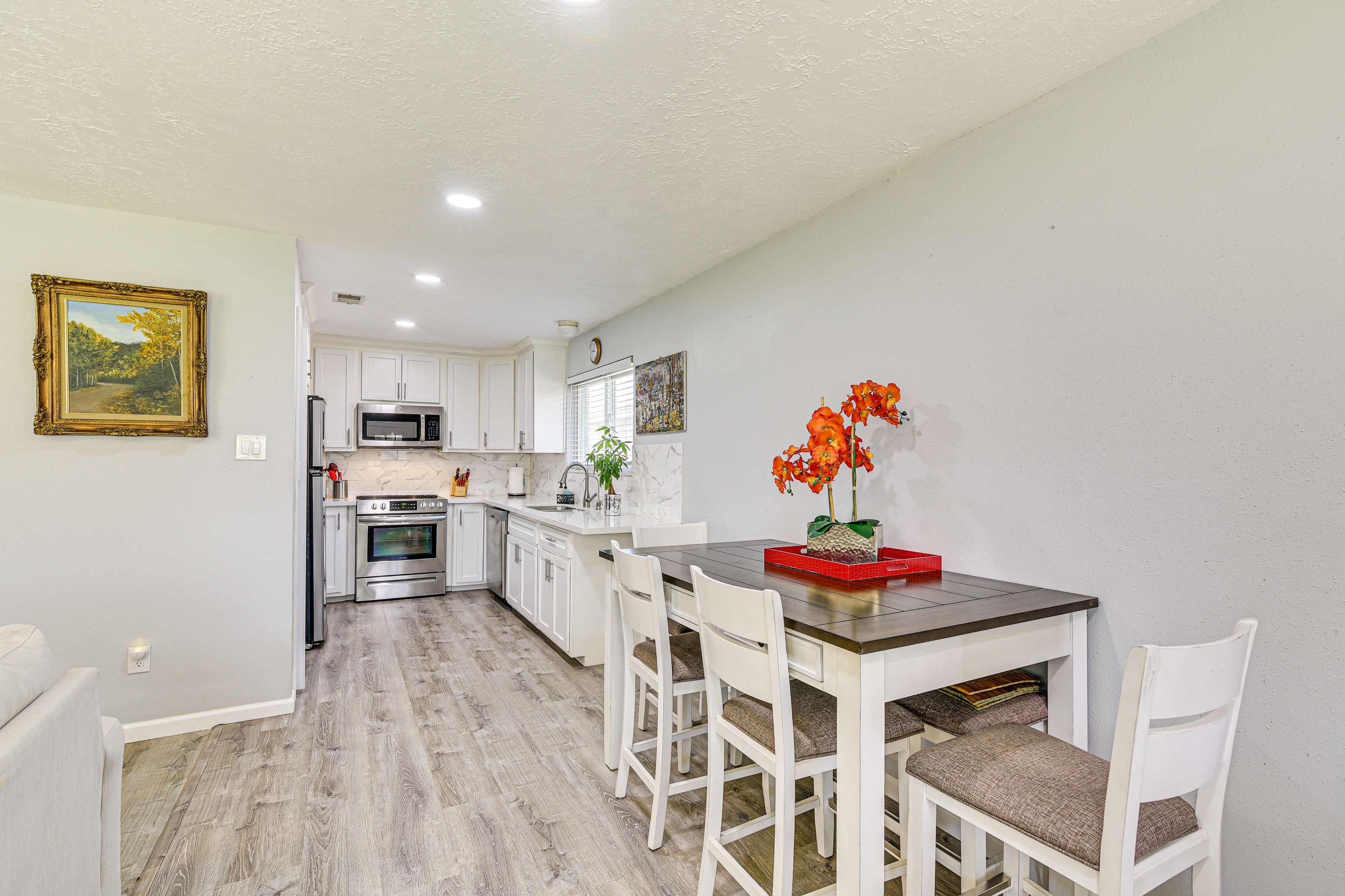 Dining Area | Dishware/Flatware