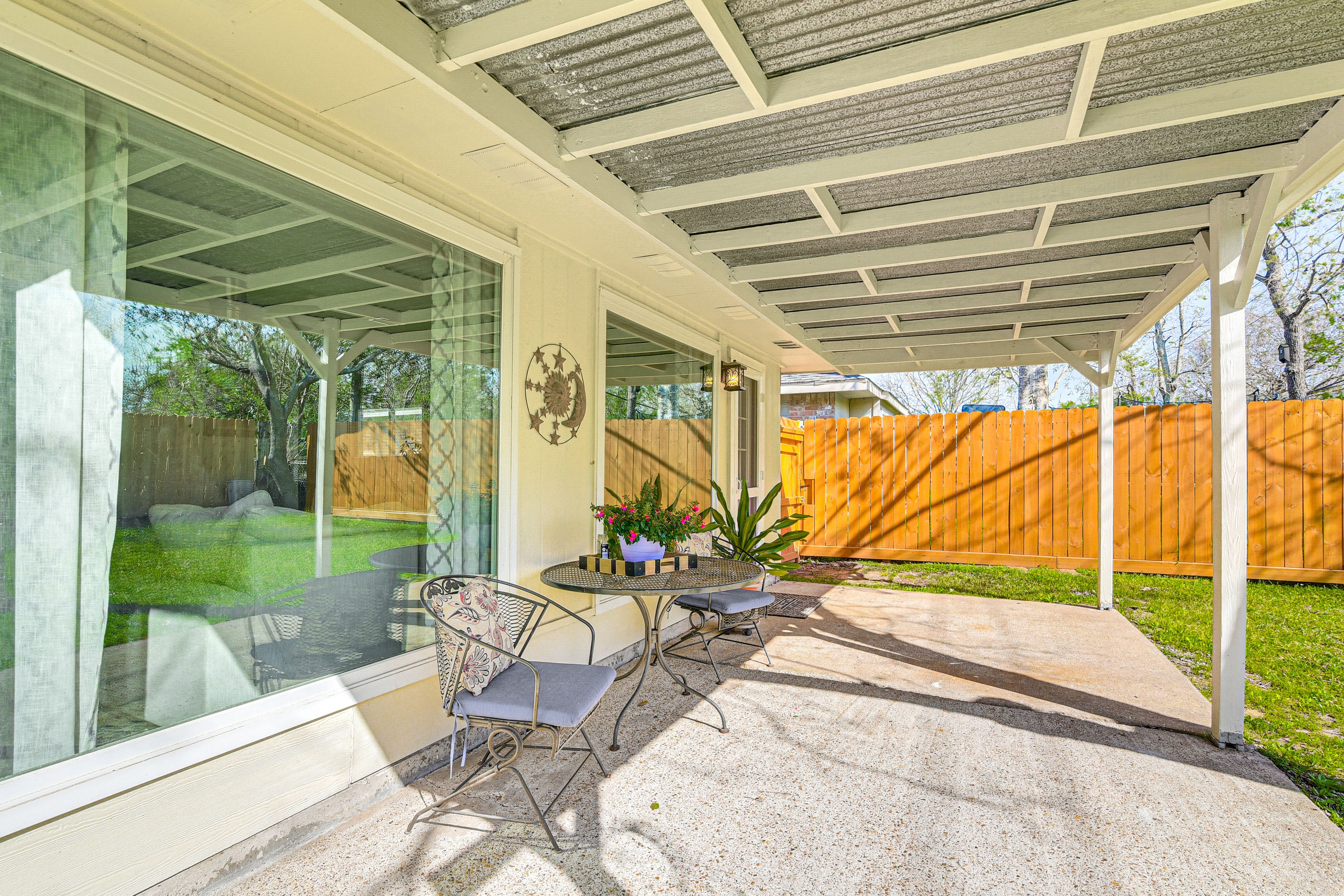 Covered Patio | Outdoor Dining Area