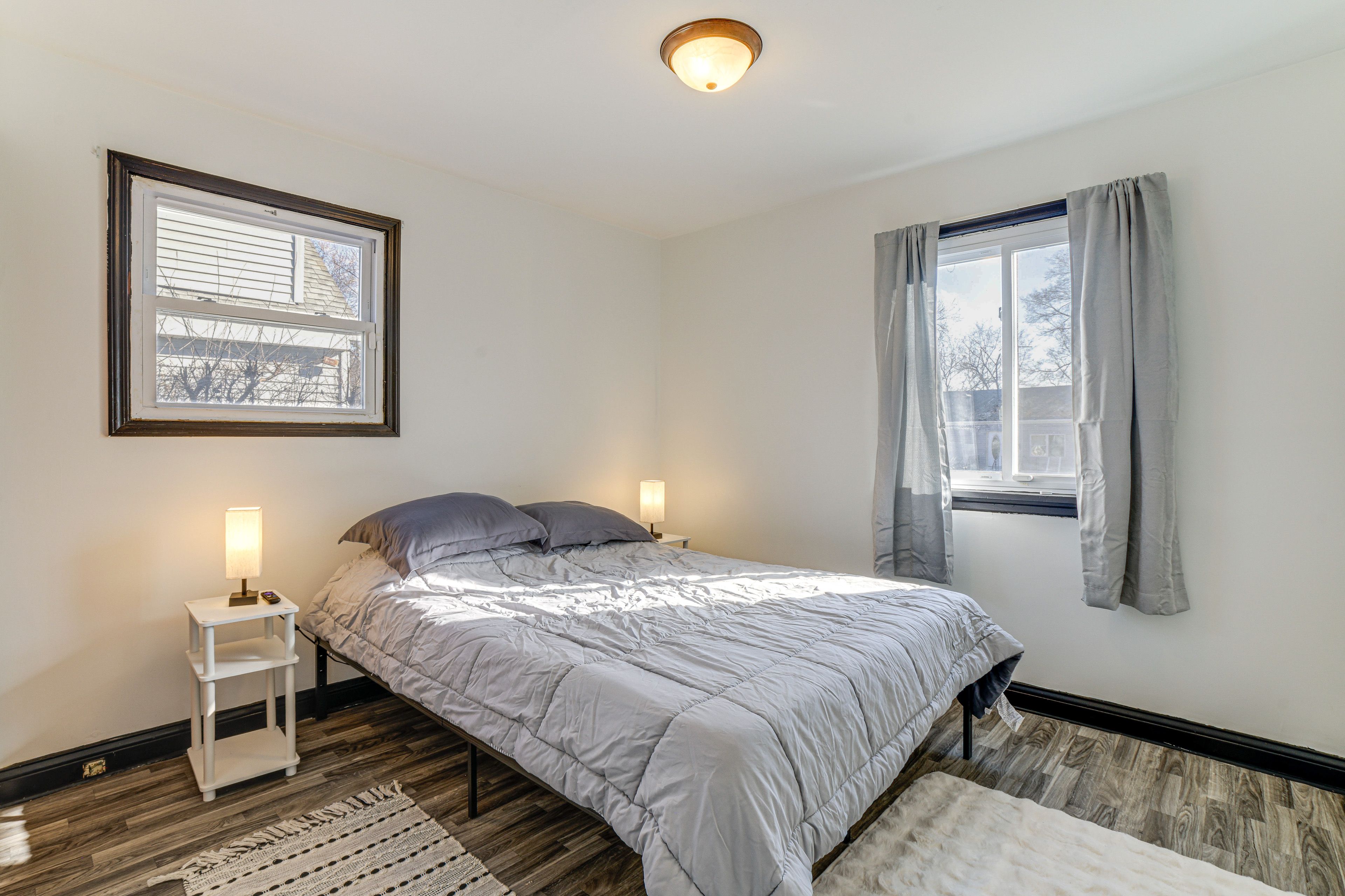 Bedroom 1 | Full Bed | Smart TV | 1st Floor