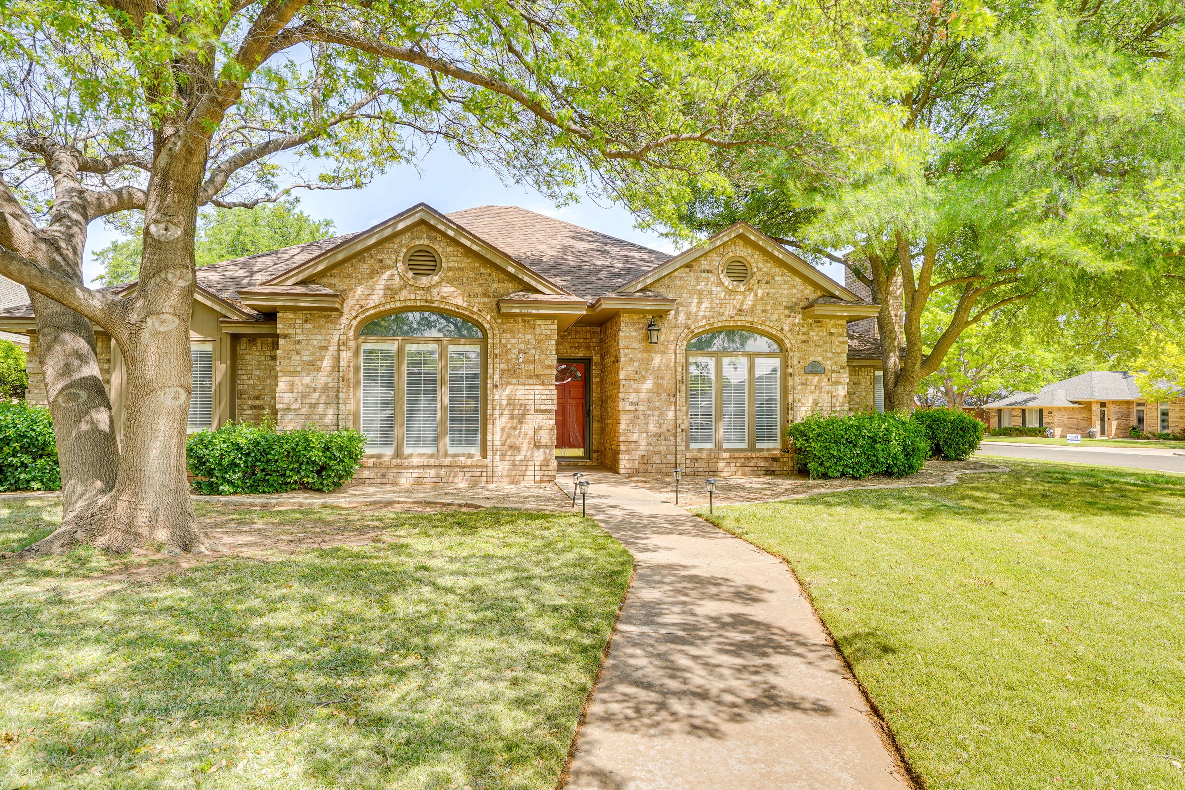 Lubbock Vacation Rental | 4BR | 3BA | 2,311 Sq Ft | 1 Step to Enter
