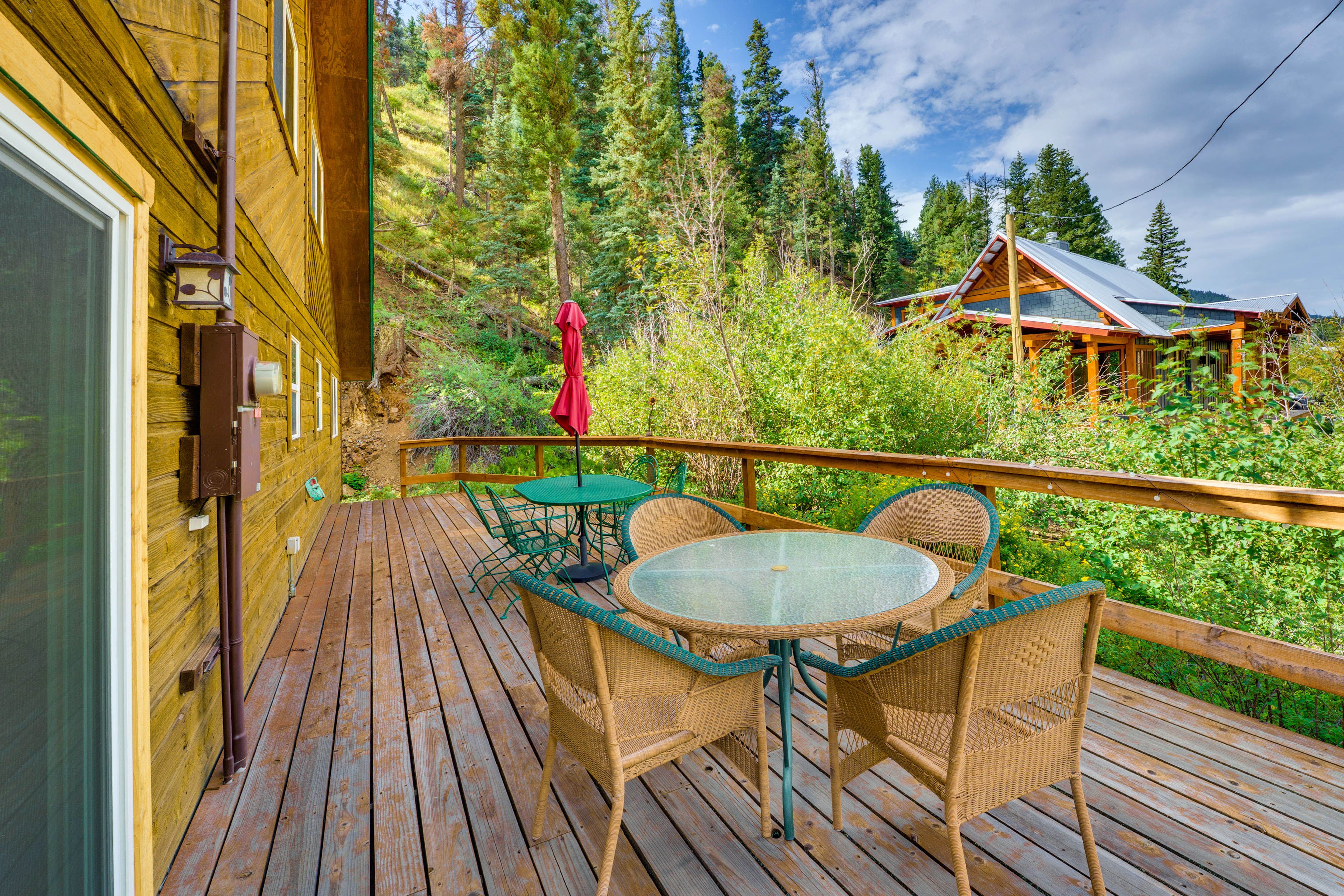 Wraparound Deck | Blackstone Flat Top Grill | Dining Area