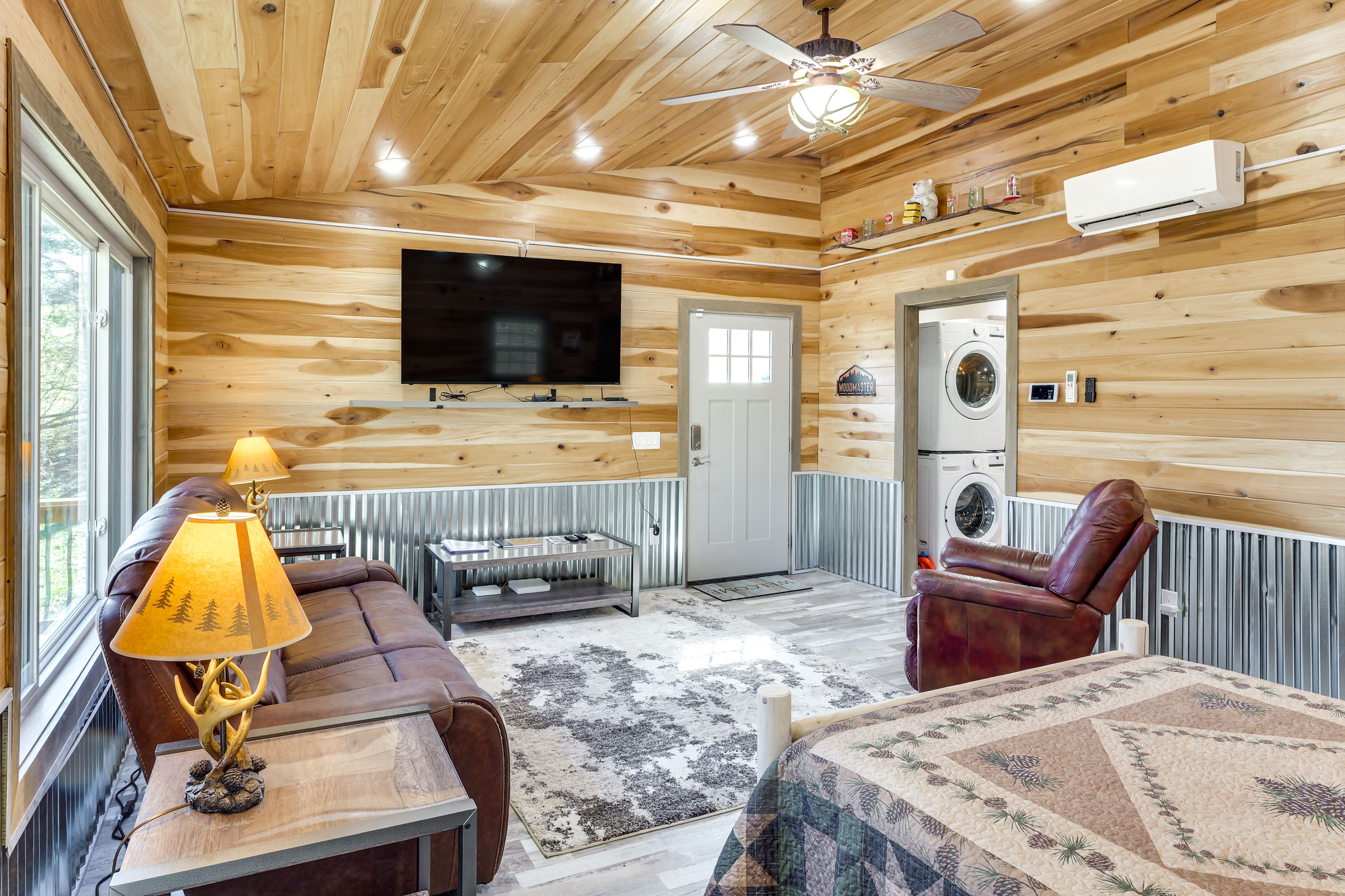 Living Area | Studio | Queen Bed | Linens Provided
