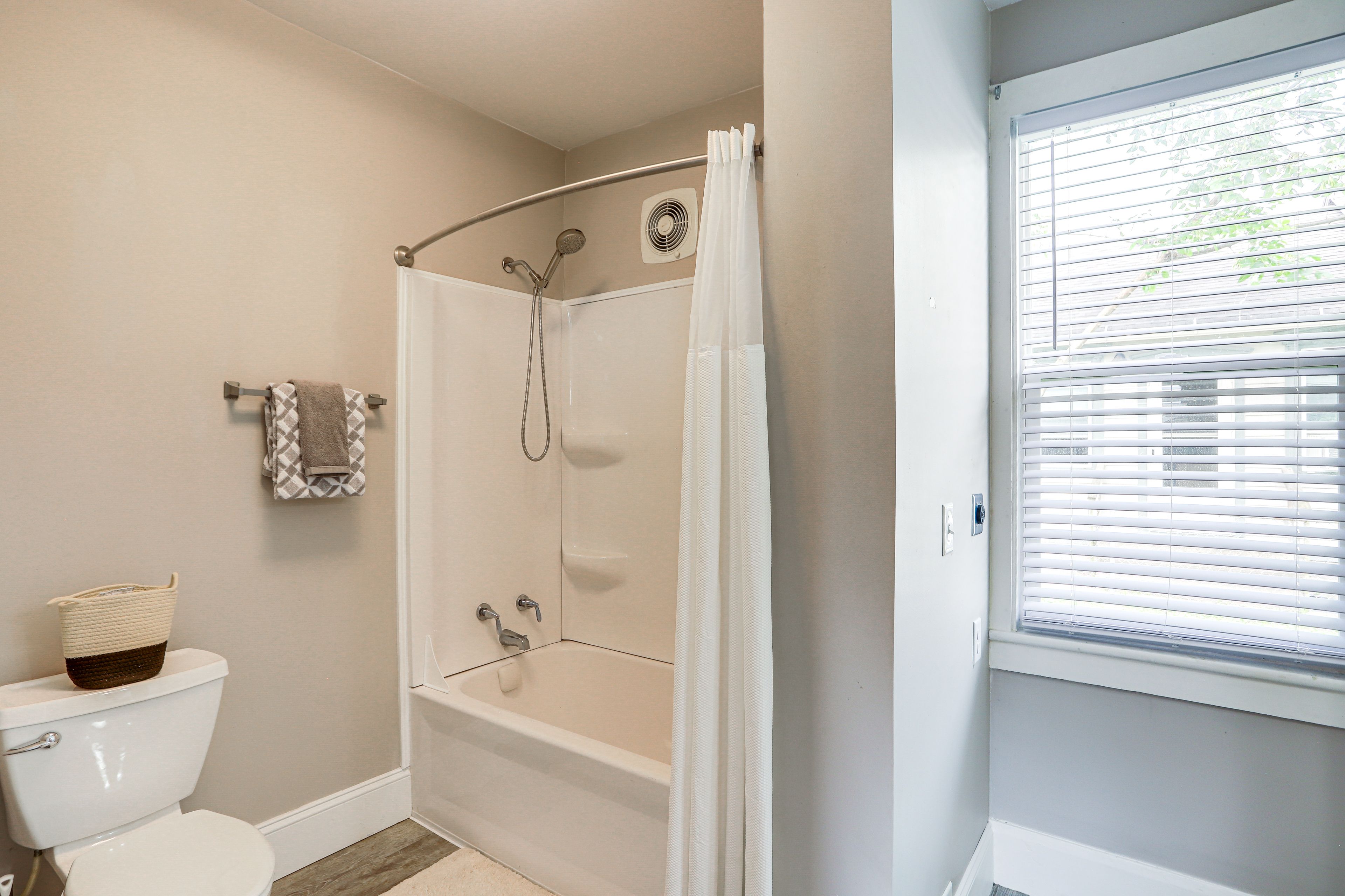 Full Bath | Towels | Hair Dryer